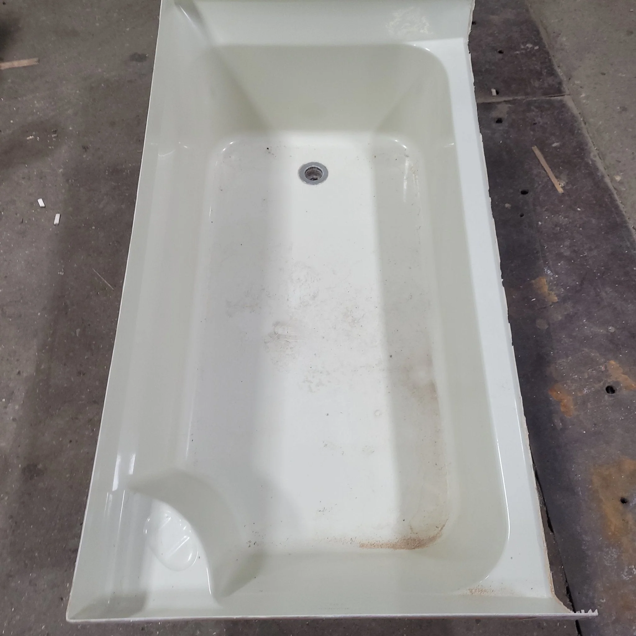 Used RV Bath Tub 45 3/4” x 24 1/2” - Right Hand Drain - Image 6