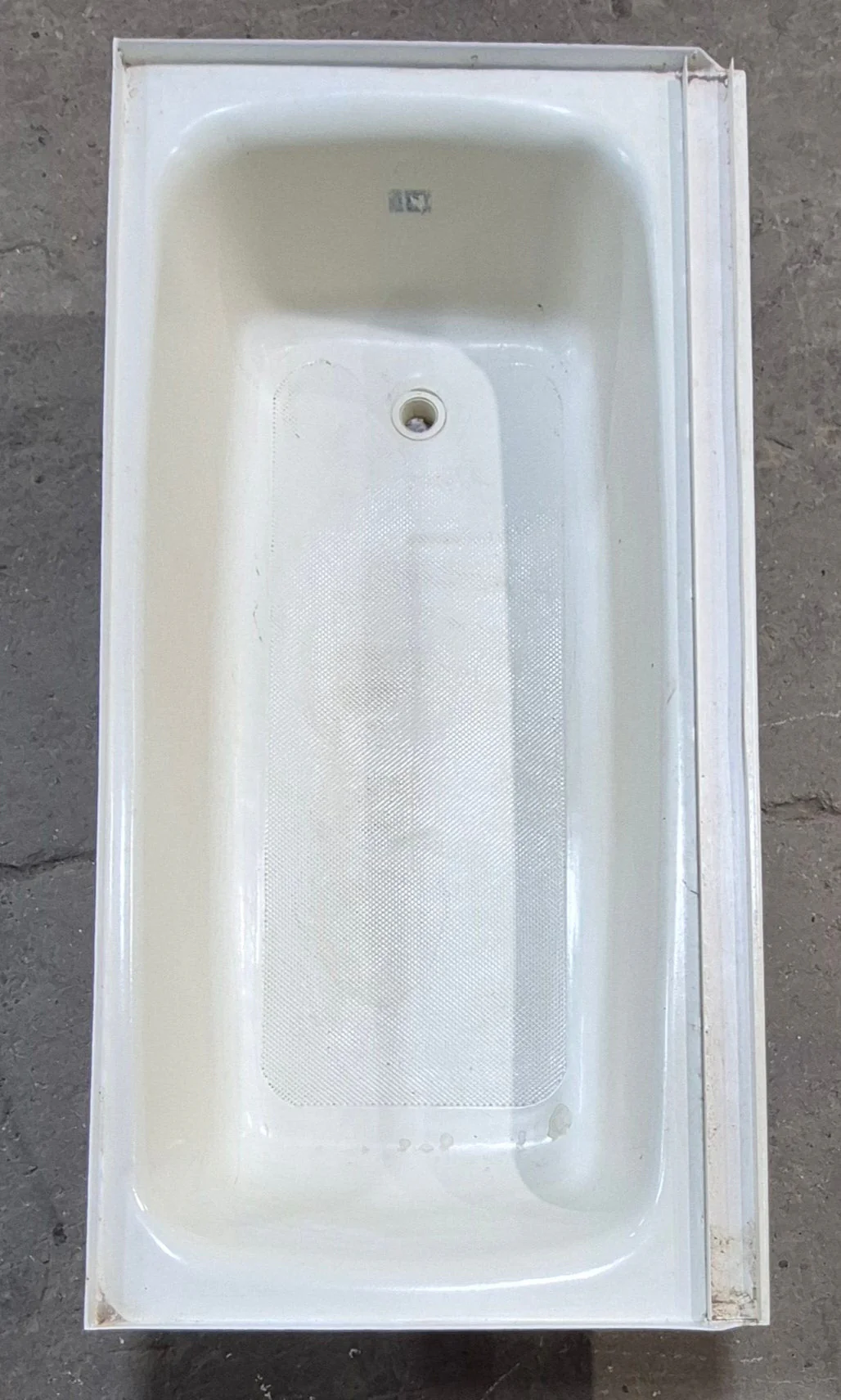 Used RV Bath Tub 53 5/8” x 26 3/4” - Right Hand Drain - Image 2