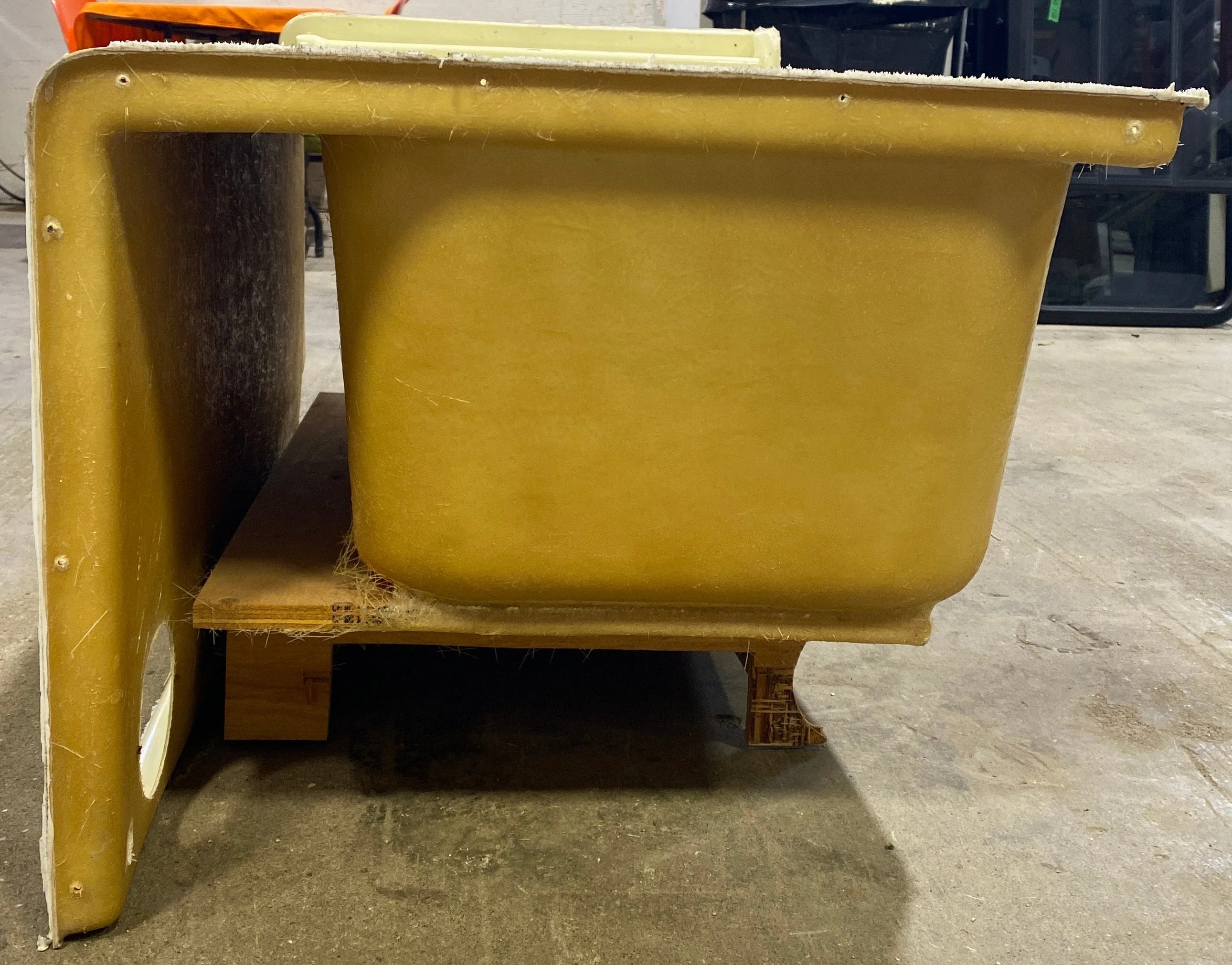 Used RV Bath Tub, Left Hand Drain - 47” L x 24" W - Image 5