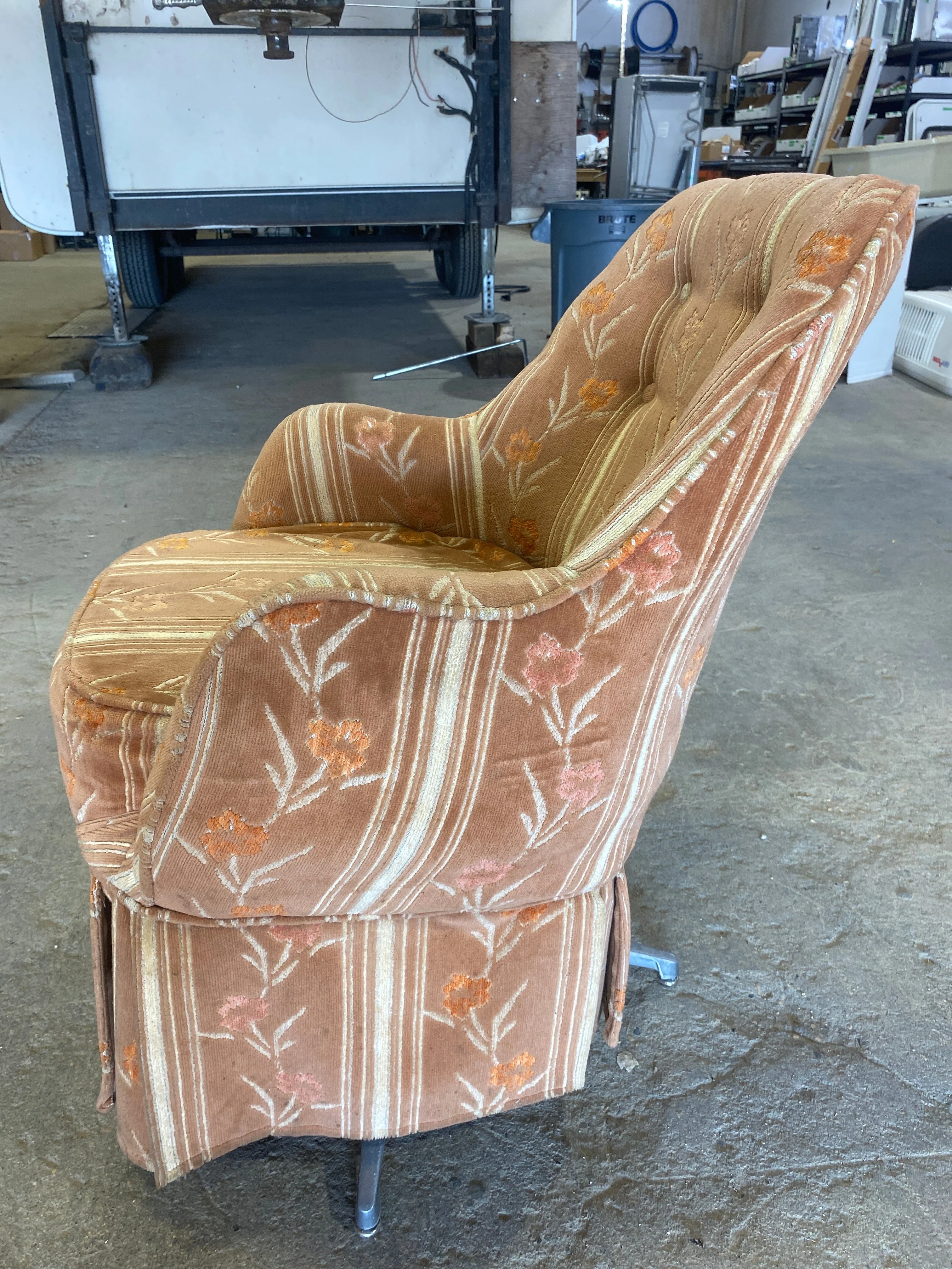 Used RV Chair - 31" H x 22" W x 18" D - Image 5