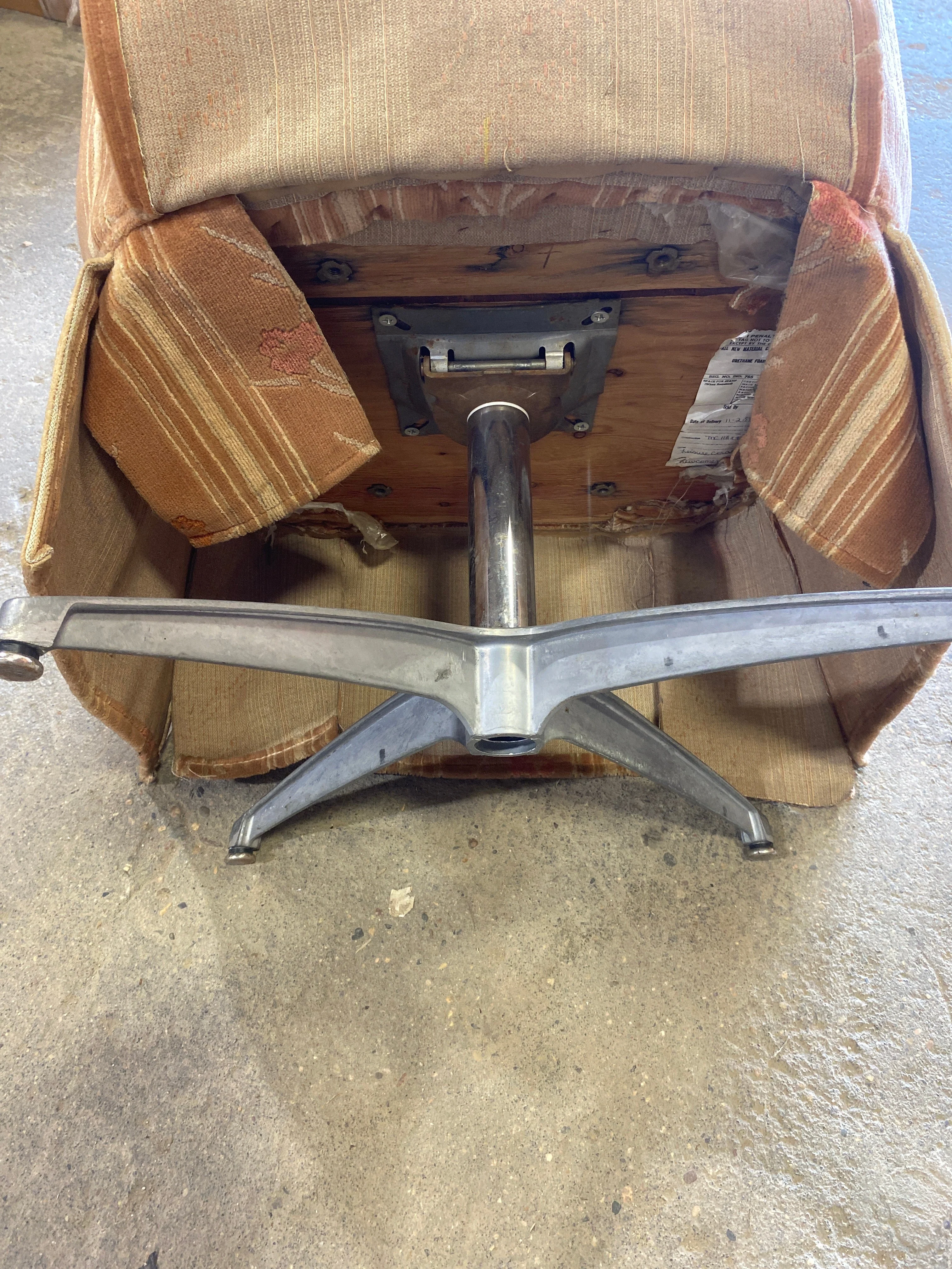 Used RV Chair - 31" H x 22" W x 18" D - Image 7