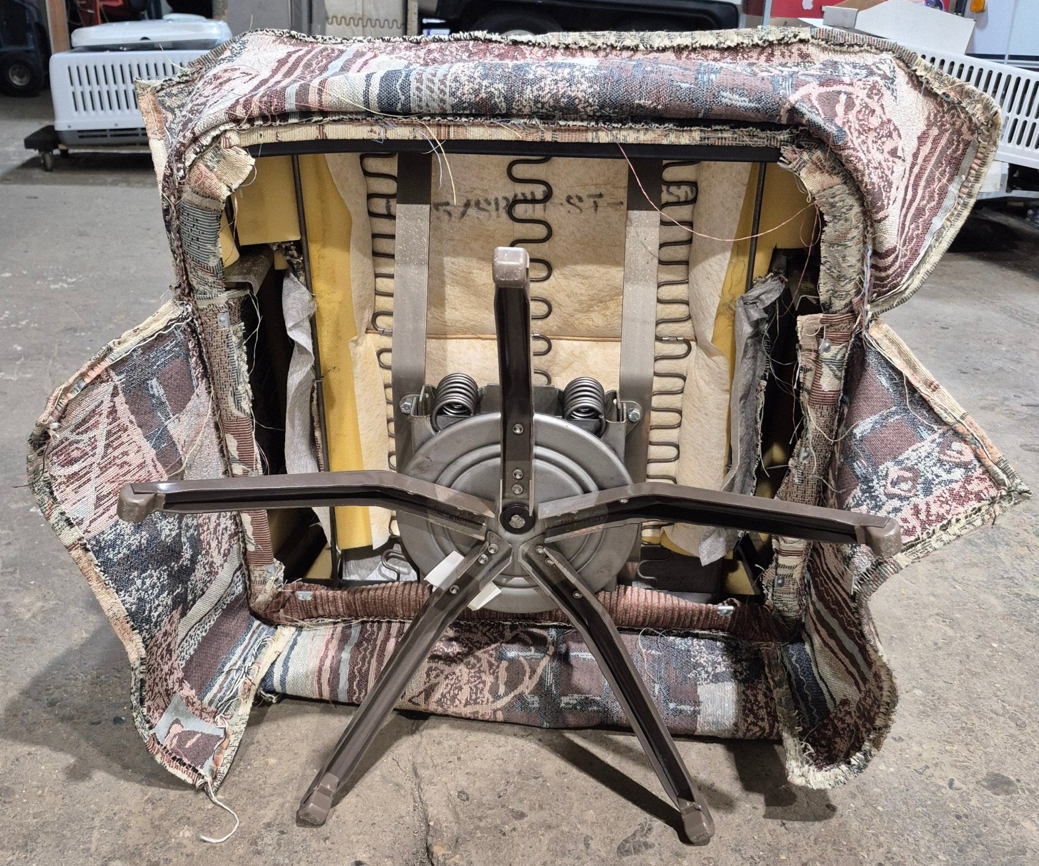 Used RV Chair - 32 3/4" H x 25 1/2" W x 25 1/2" D - Image 8
