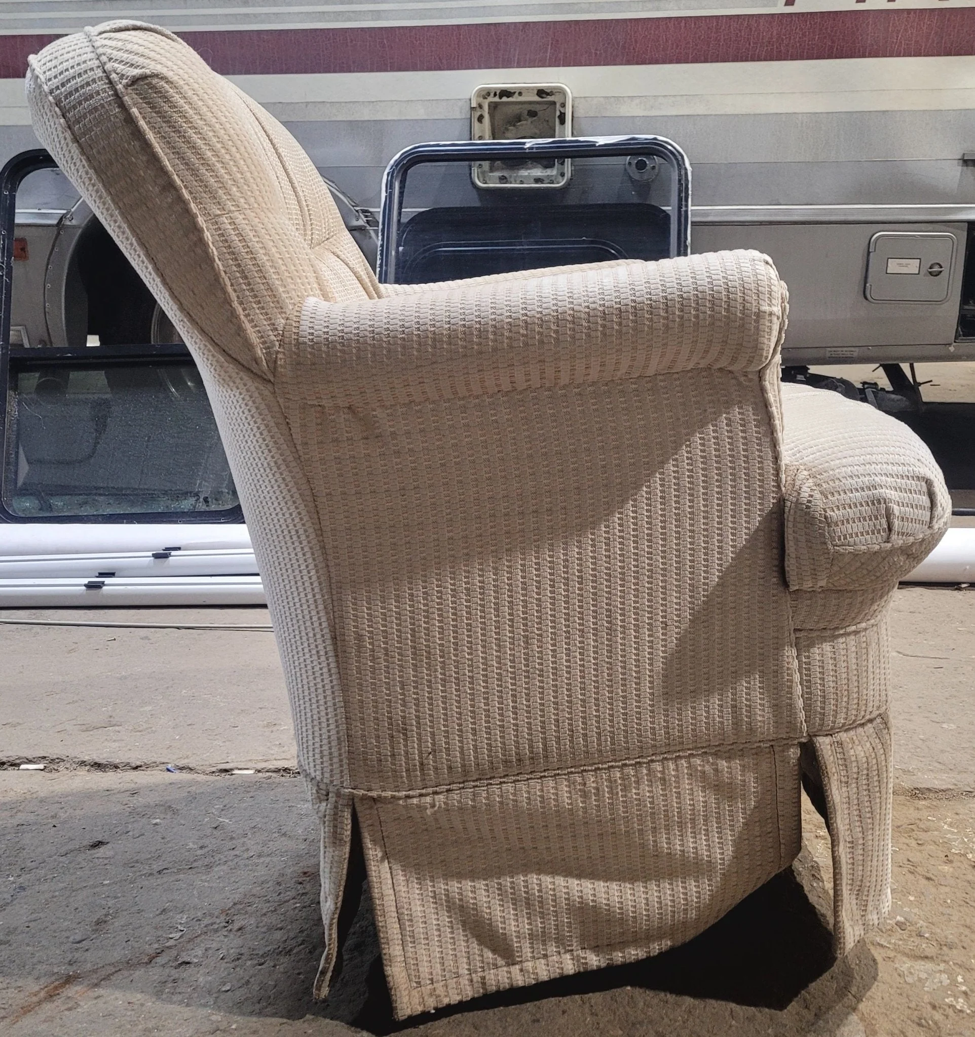 Used RV Chair - 33" H x 27 1/2" W x 25" D - Image 6