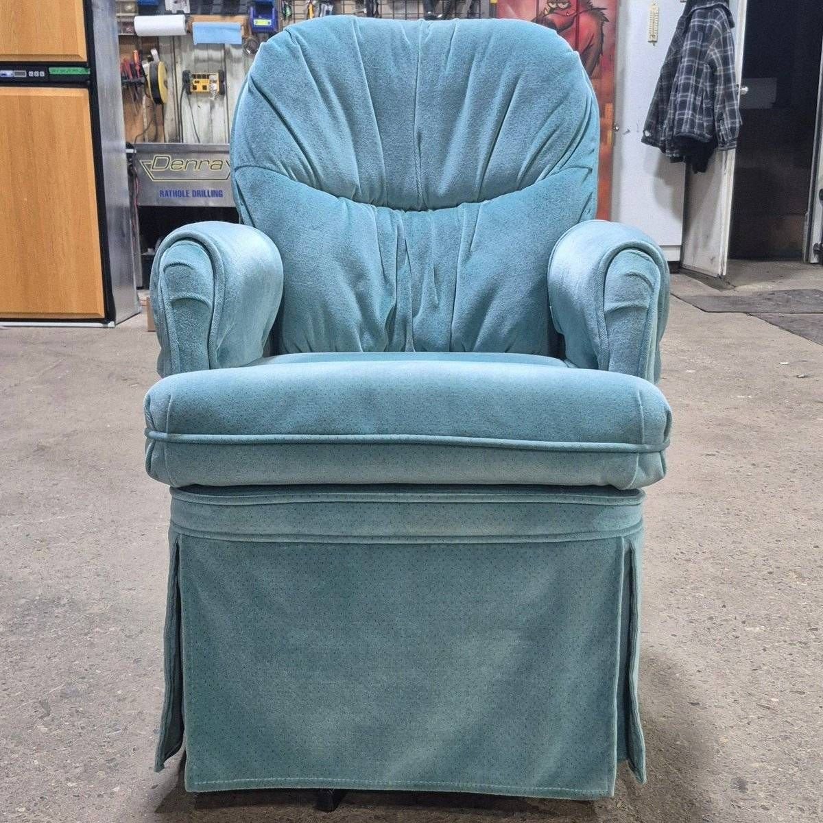 Used RV Chair - 38 1/4" H x 25" W x 28" D