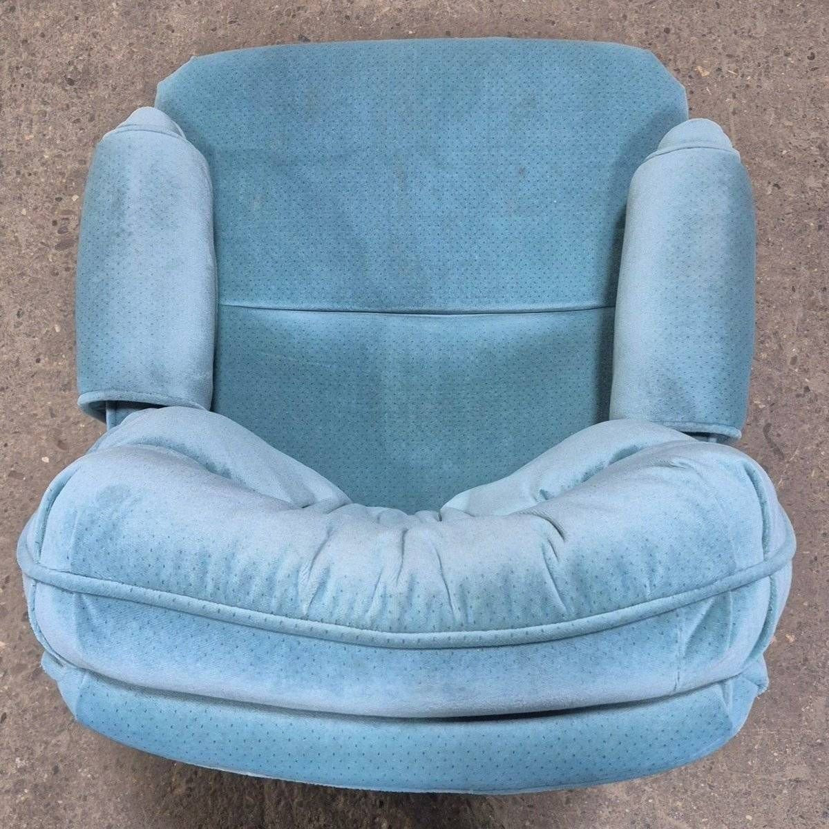 Used RV Chair - 38 1/4" H x 25" W x 28" D - Image 2