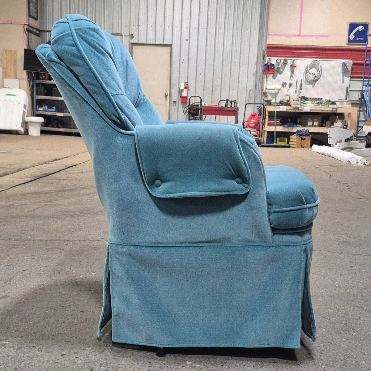 Used RV Chair - 38 1/4" H x 25" W x 28" D - Image 4