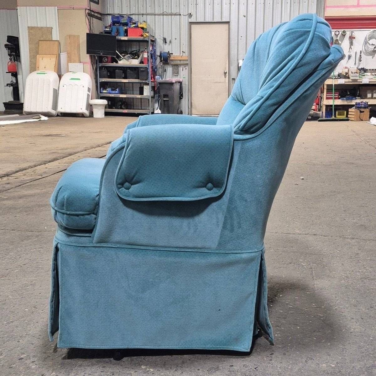 Used RV Chair - 38 1/4" H x 25" W x 28" D - Image 5