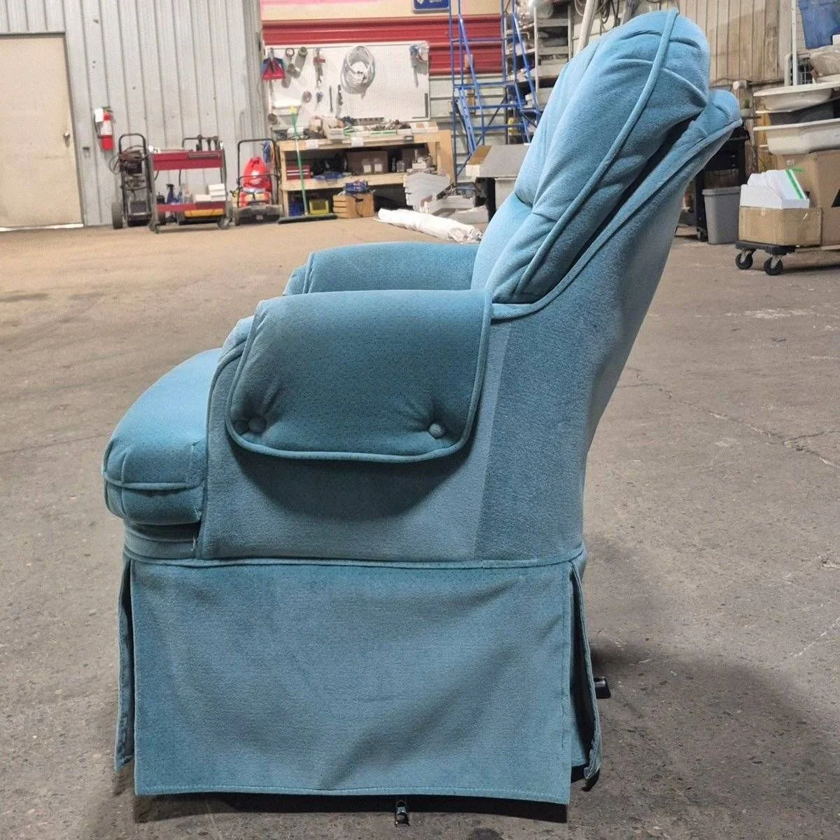 Used RV Chair - 38 1/4" H x 25" W x 28" D - Image 5