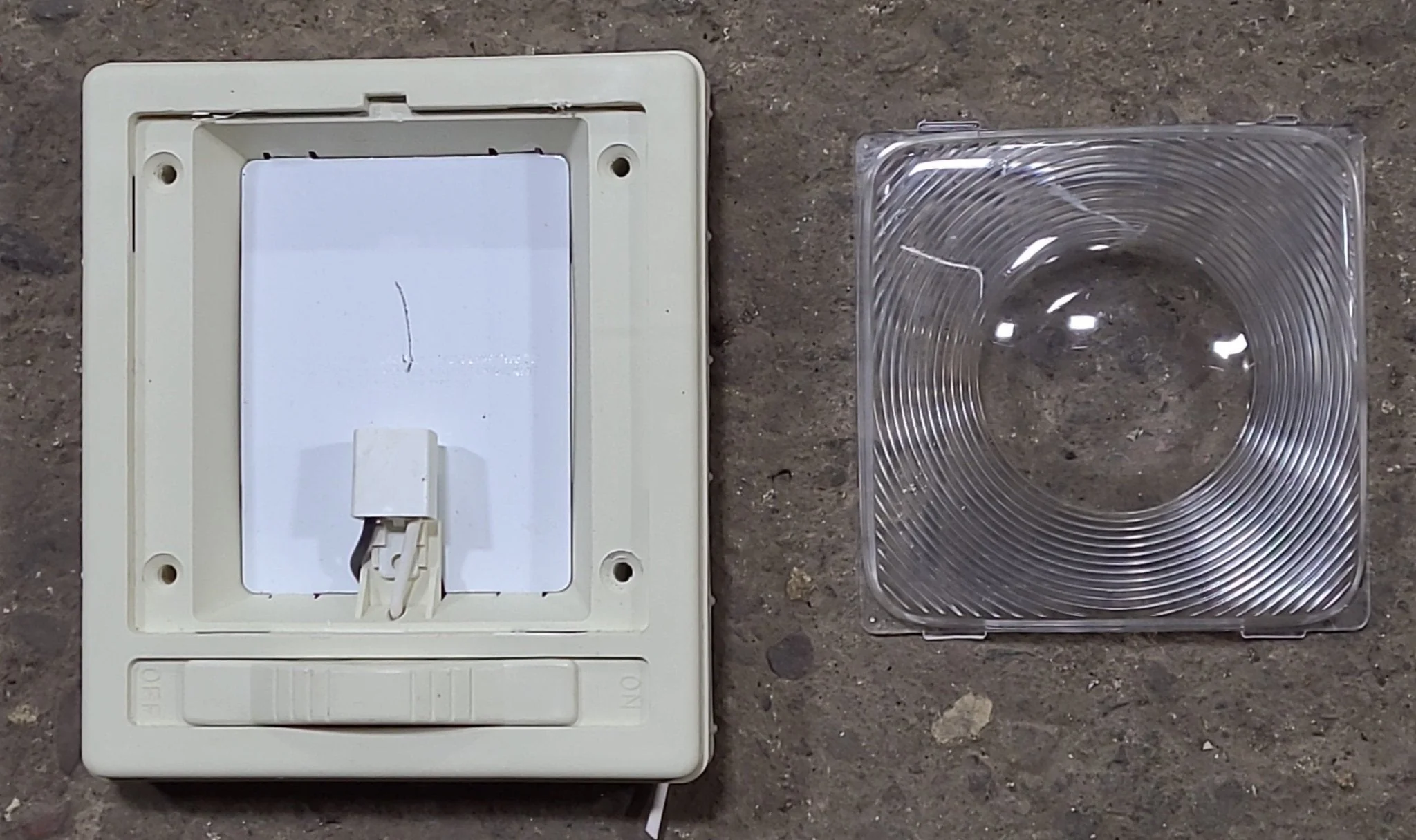 Used RV Interior Light Fixture - LR 36513 - SINGLE - - Image 3