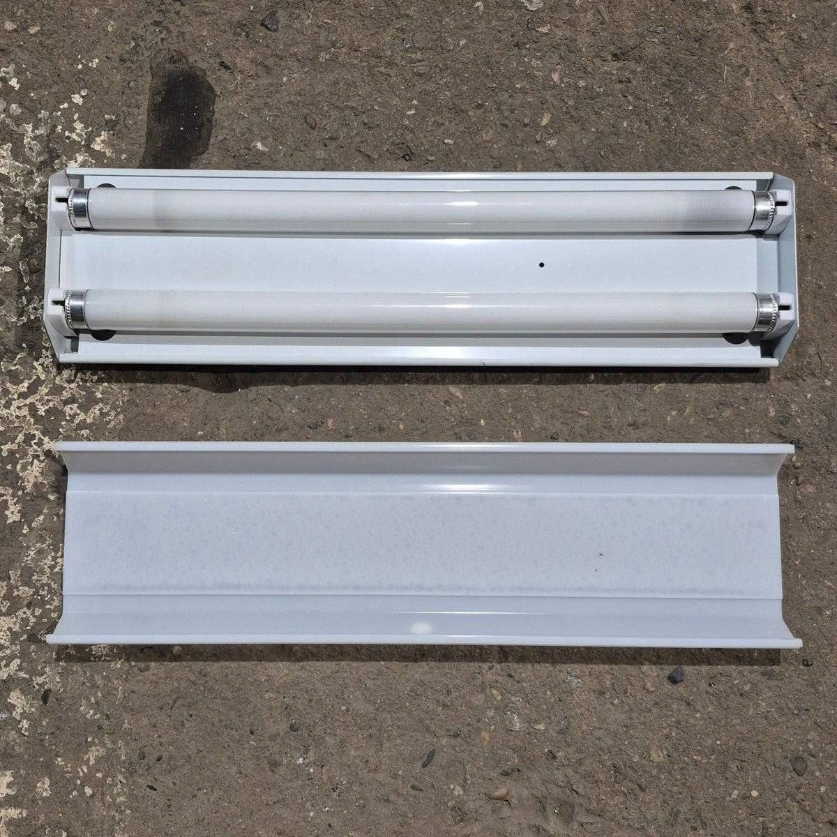 Used RV Luminaire Dual Fluorescent Light Fixture - Model 550 - Image 6