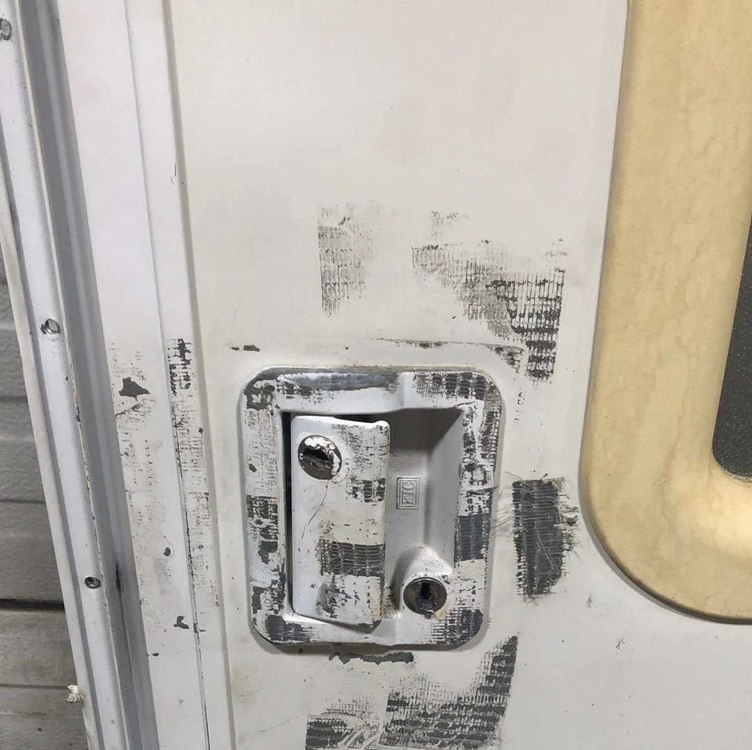 Used RV Radius Entry Door 24 x 69 1/2 Amerimax - Image 4