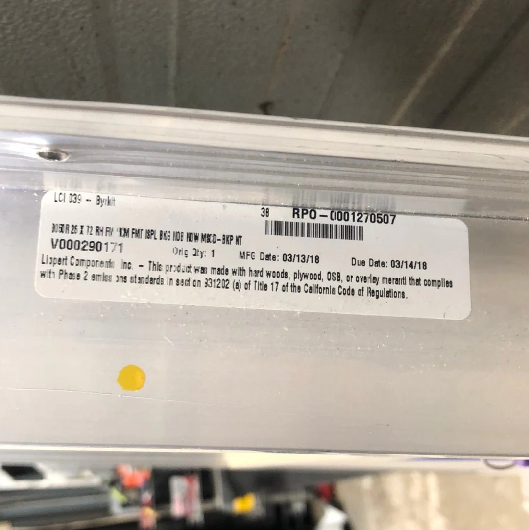 Used Rv Radius Entry Door 25 1/2 x 70 1/2 Lipper V000290171 - Image 11