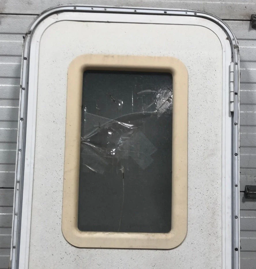Used Rv Radius Entry Door 25 1/4 x 71 1/2 - Image 3