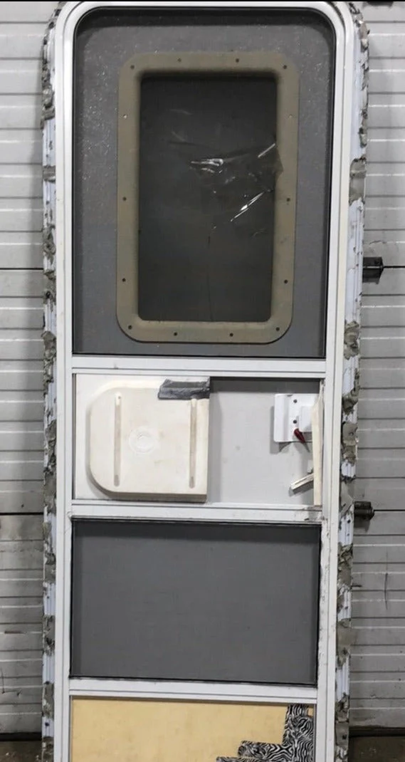 Used Rv Radius Entry Door 25 1/4 x 71 1/2 - Image 5
