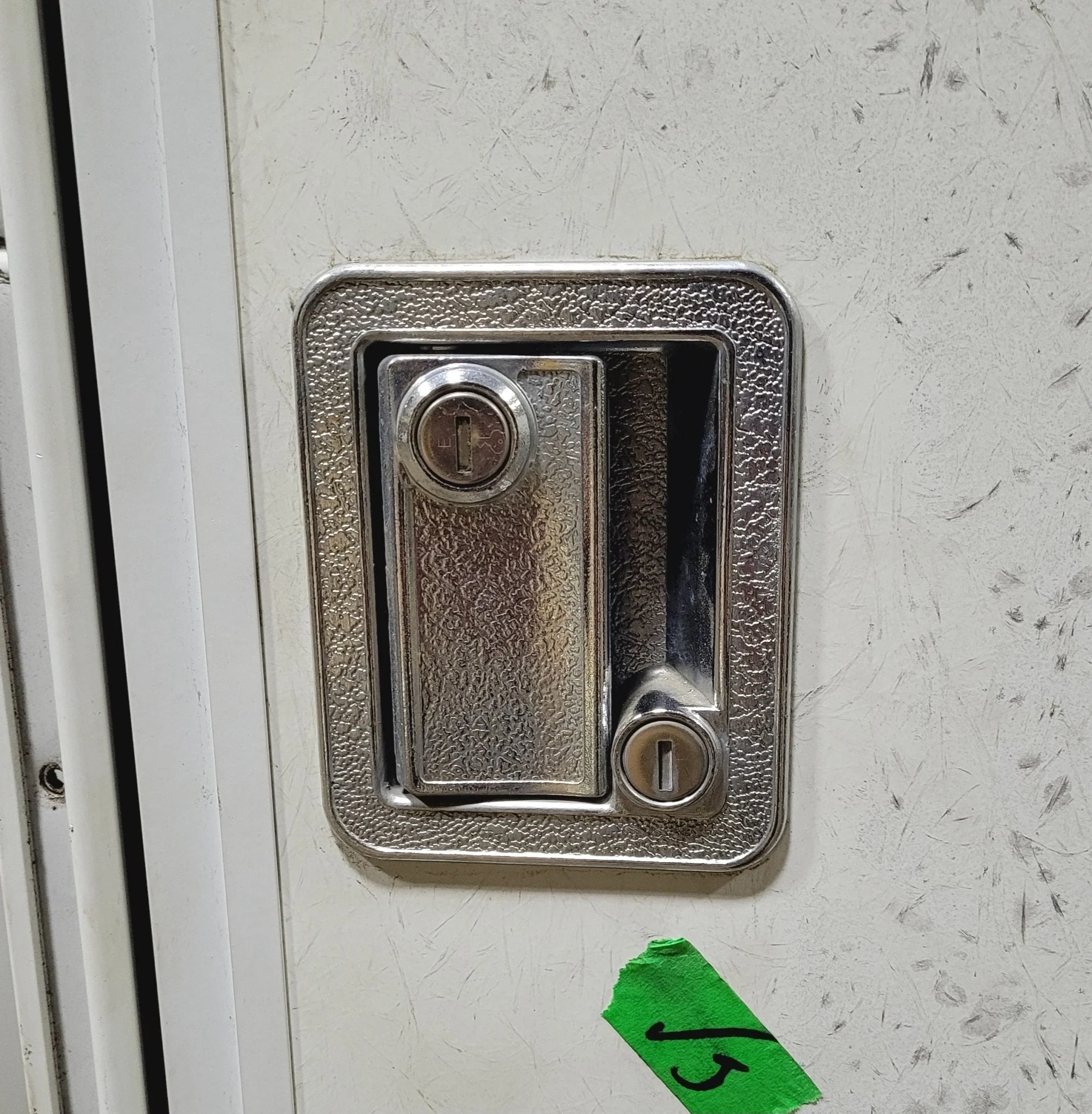 Used RV Radius Entry Door 25 5/8" W x 72" H - Image 3