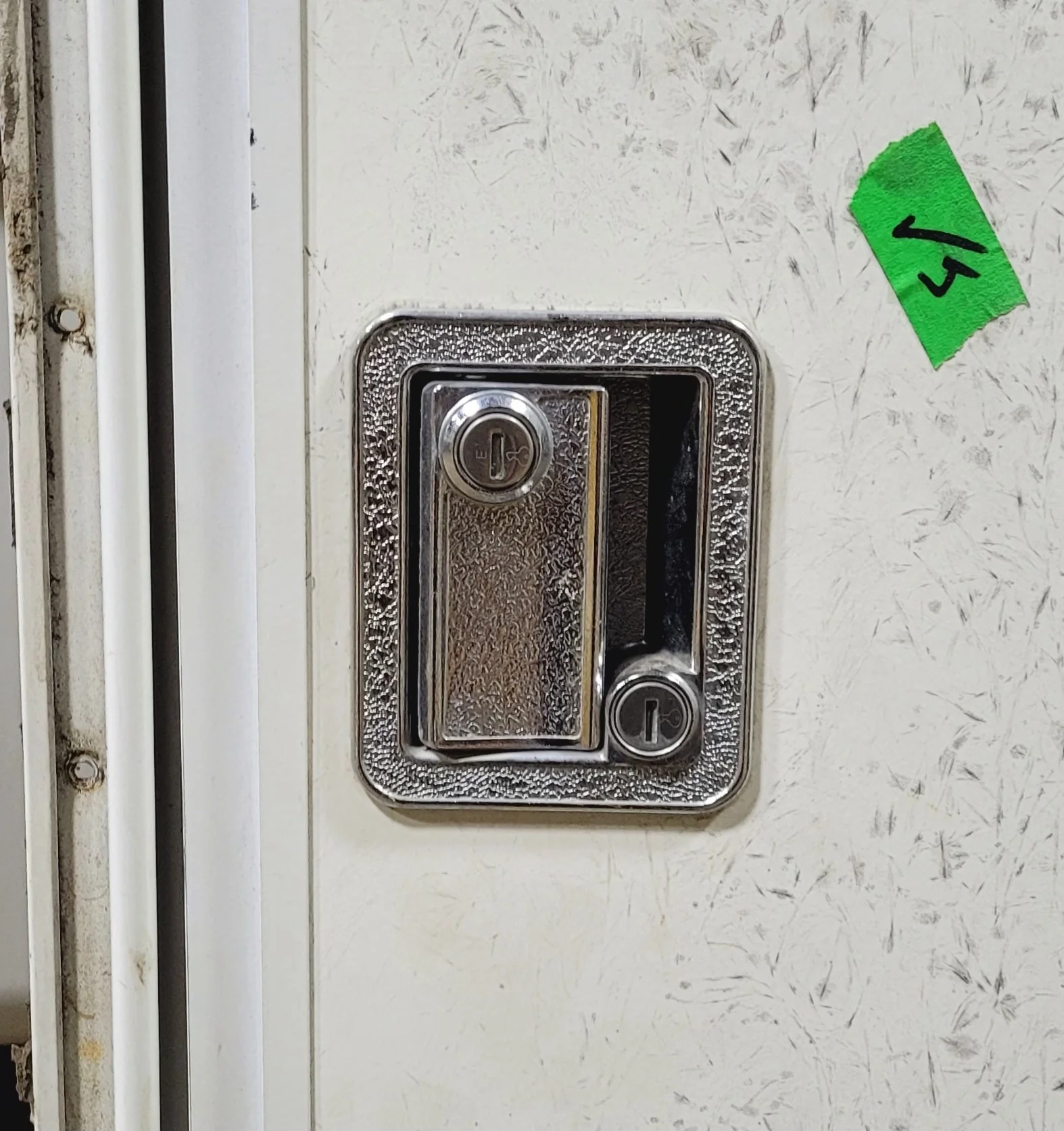 Used RV Radius Entry Door 25 5/8" W x 72" H - Image 2