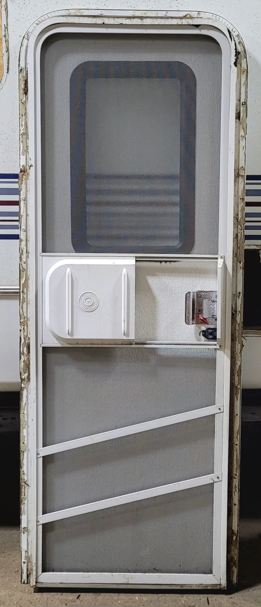 Used RV Radius Entry Door 25 5/8" W x 72" H - Image 4