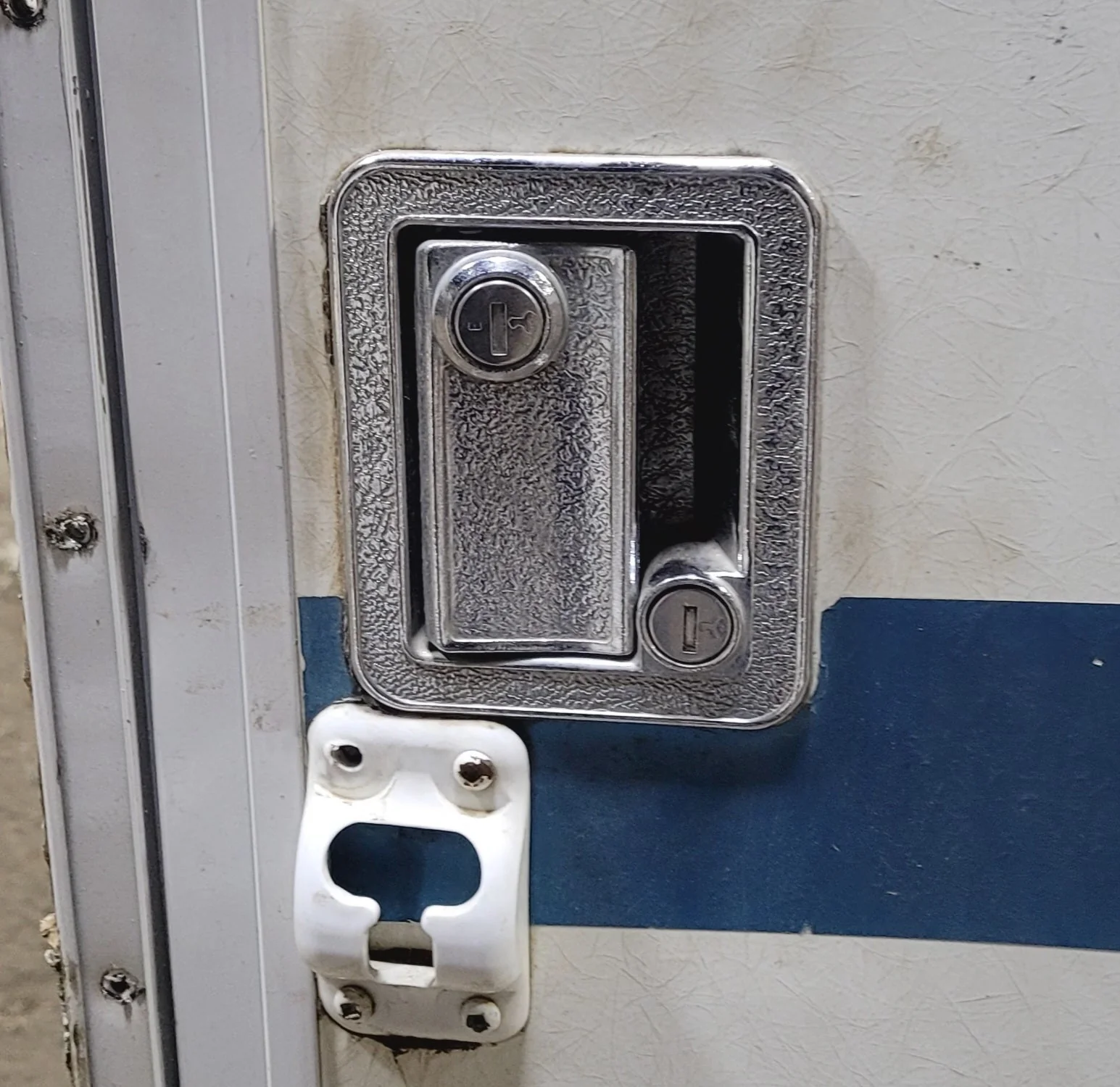 Used RV Radius Entry Door 29 1/2" W x 71 7/8" H - Image 3