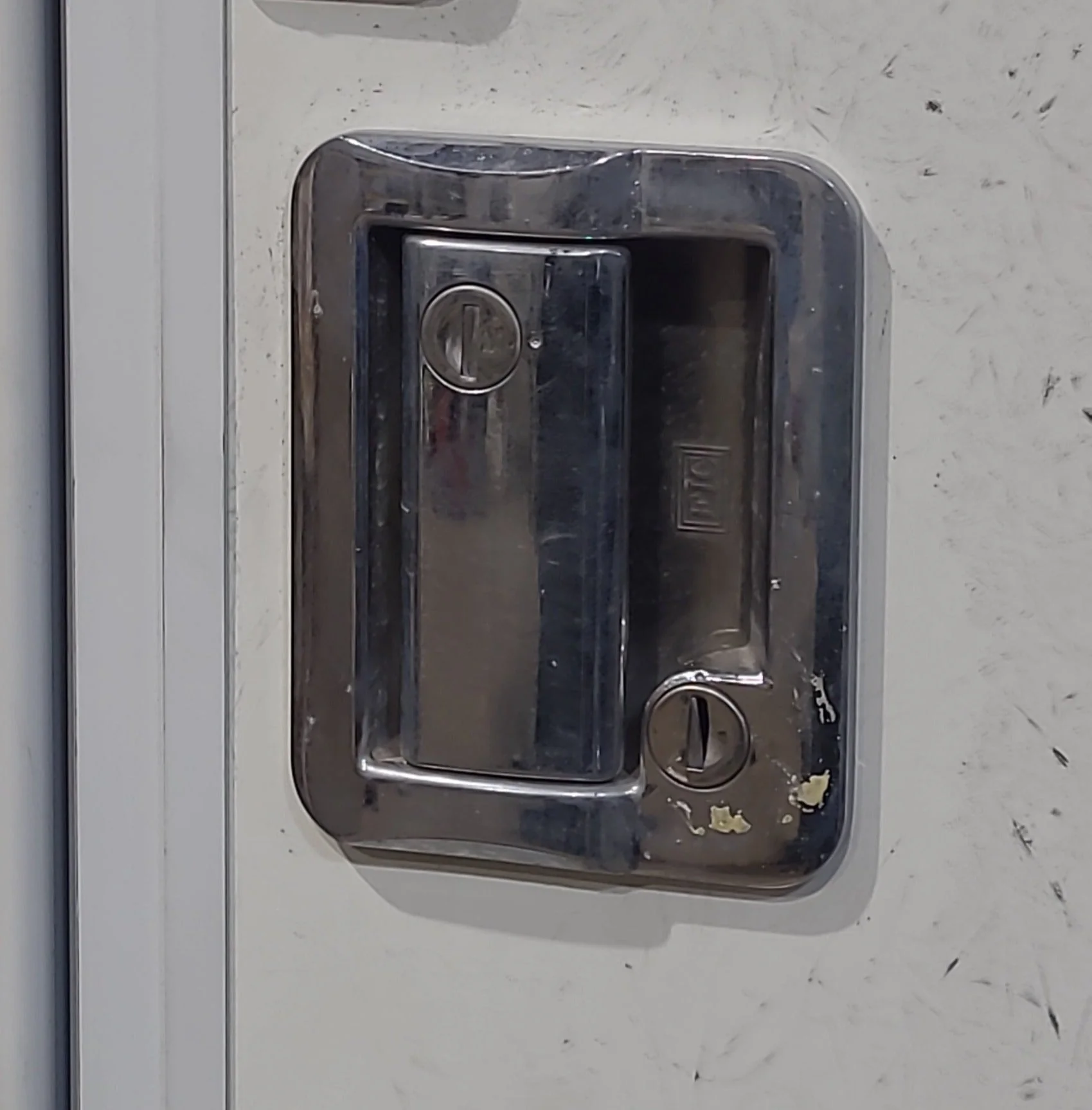 Used RV Radius Entry Door 29 1/2" x 70" - Image 4