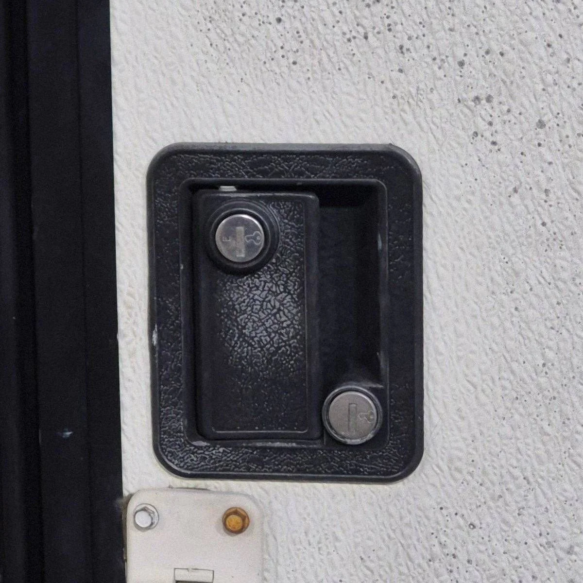 Used RV Radius Entry Door - 29 1/2" X 72" - Image 3