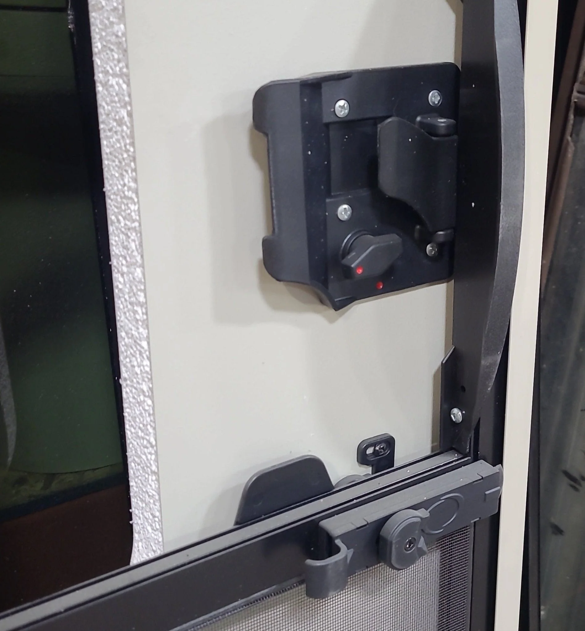Used RV Radius Entry Door 29 1/2" x 77 1/2" Challenger Door (CARB 93120P2) - Image 6