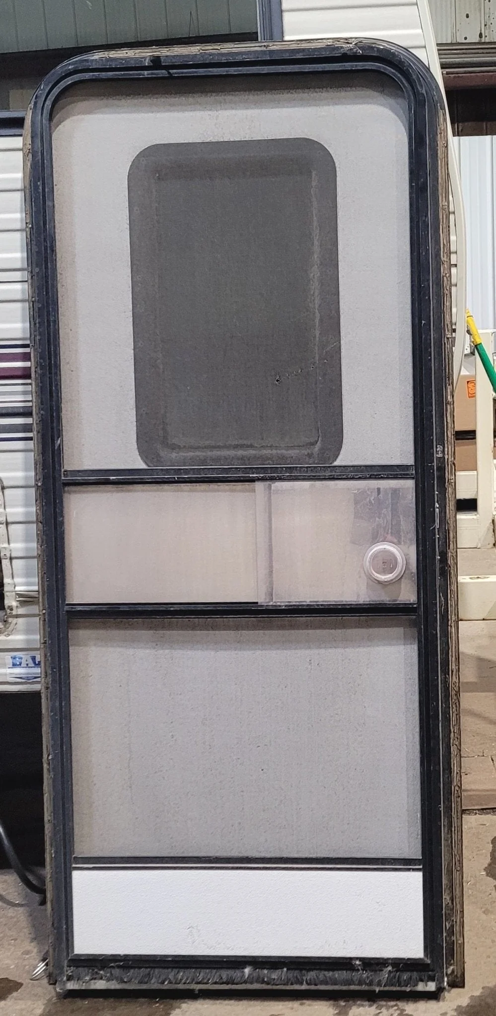 Used RV Radius Entry Door 29 5/8" x 70" - Image 4