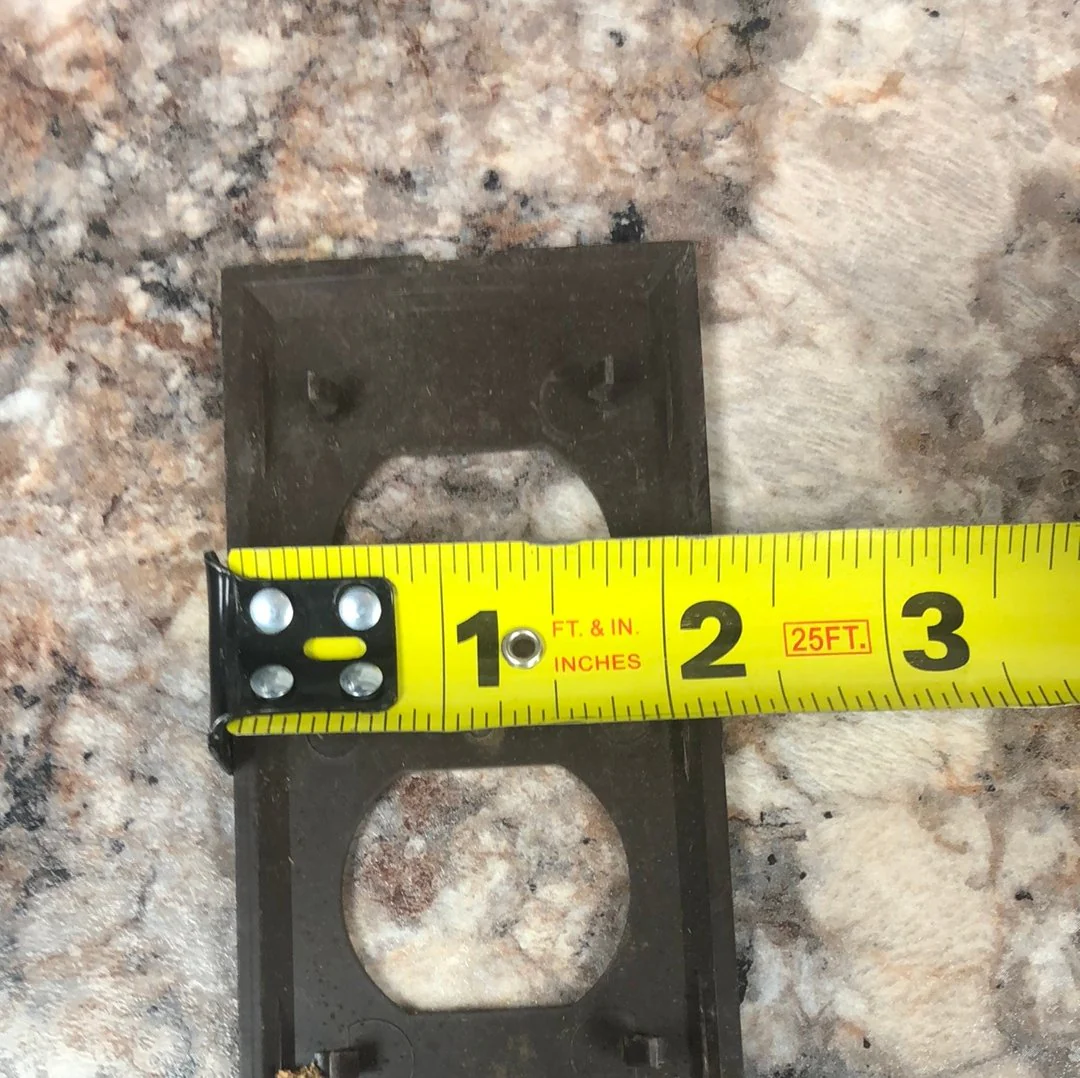 Used RV Receptacle Wall / Face Plate - Image 3