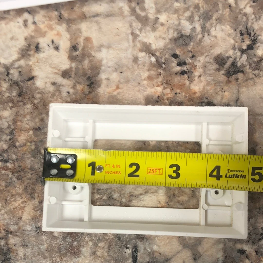 Used RV Receptacle Wall / Face Plate - Image 4