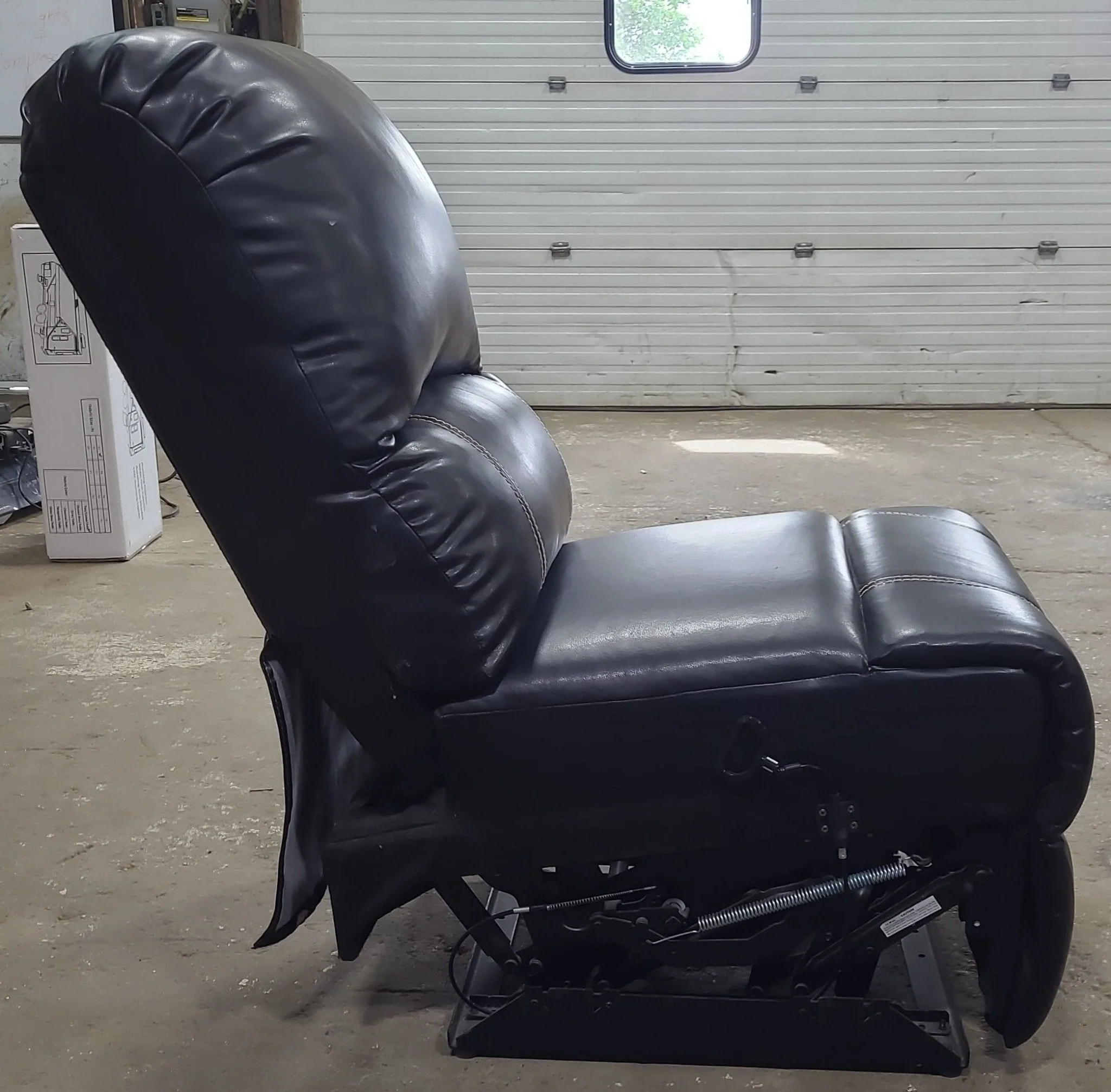 Used RV Recliner - Center Piece - 23" W x 40" H x 38" D - Image 2