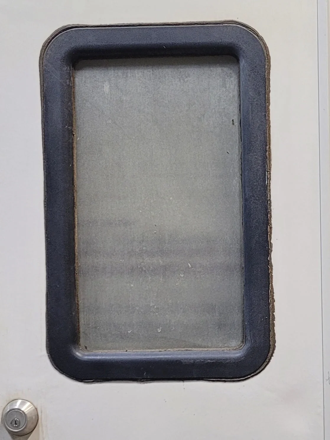 Used RV Square Entry Door 25 7/8" x 67 7/8" - Image 2