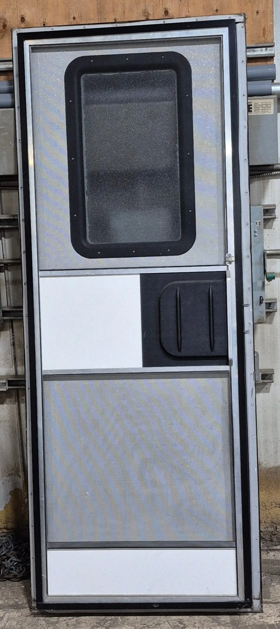 Used RV Square Entry Door 26 1/2" x 70 5/8" - Image 4