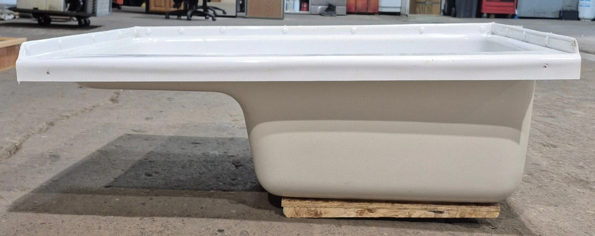 Used RV Step Bath Tub 35 7/8" L x 23 3/4" D- Right Hand Drain