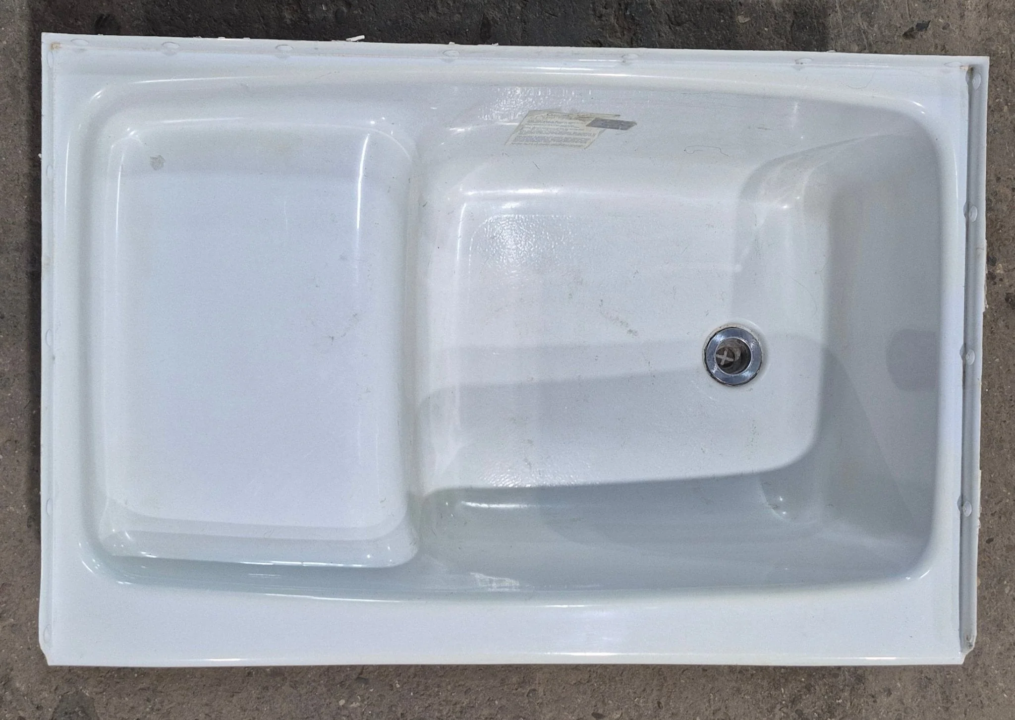 Used RV Step Bath Tub 35 7/8" L x 23 3/4" D- Right Hand Drain - Image 2