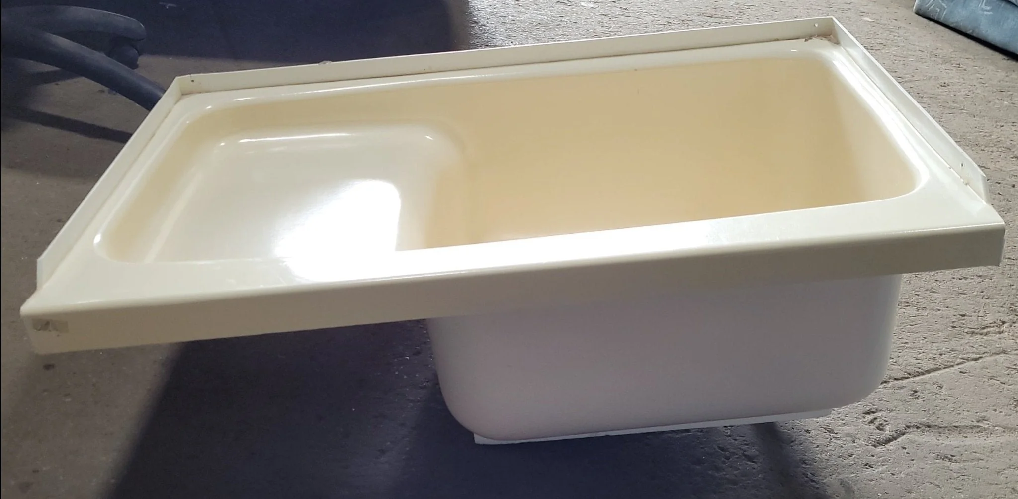 Used RV Step Bath Tub 35 7/8” x 23 3/4” - Right Hand Drain