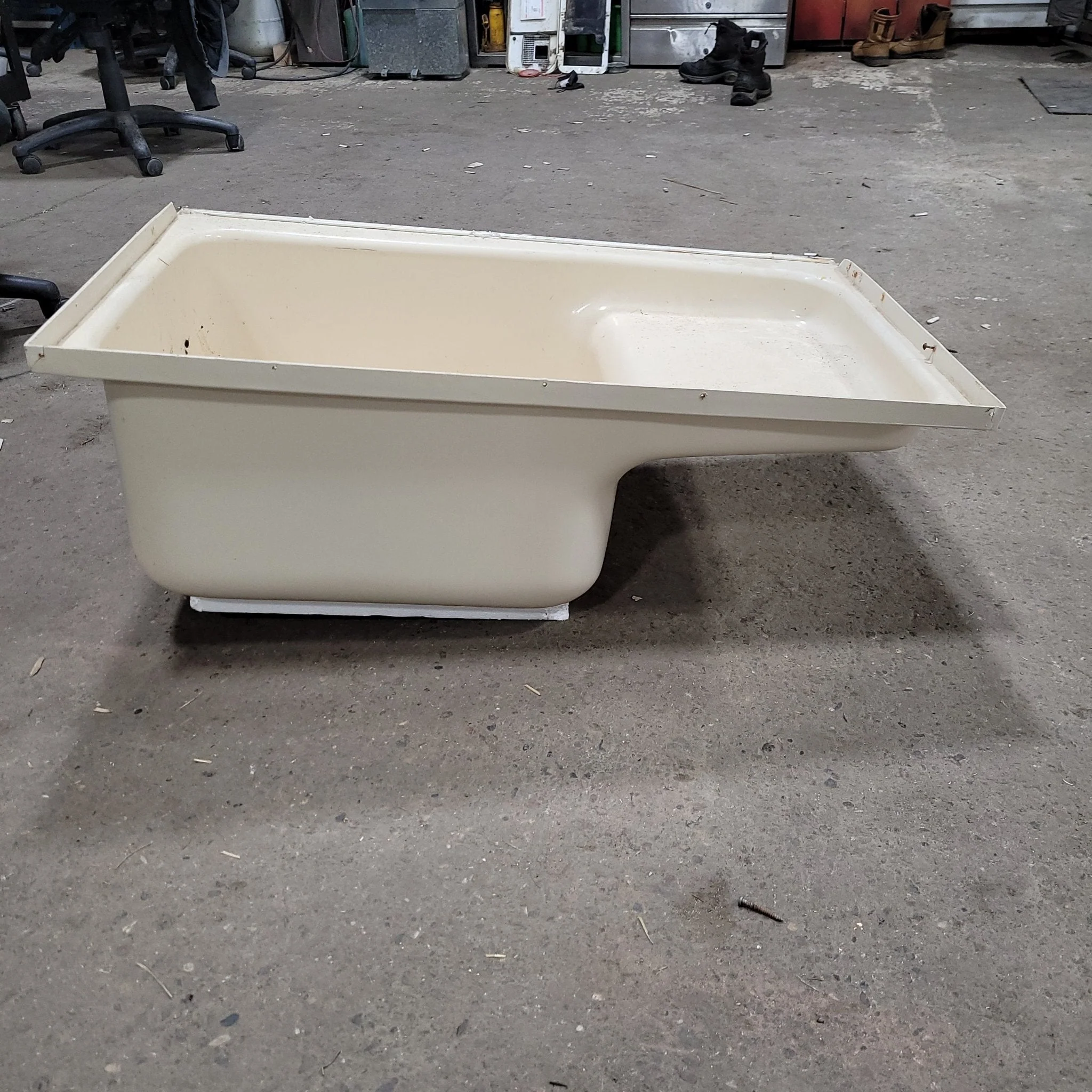 Used RV Step Bath Tub 36” x 24” - Right Hand Step - Image 4