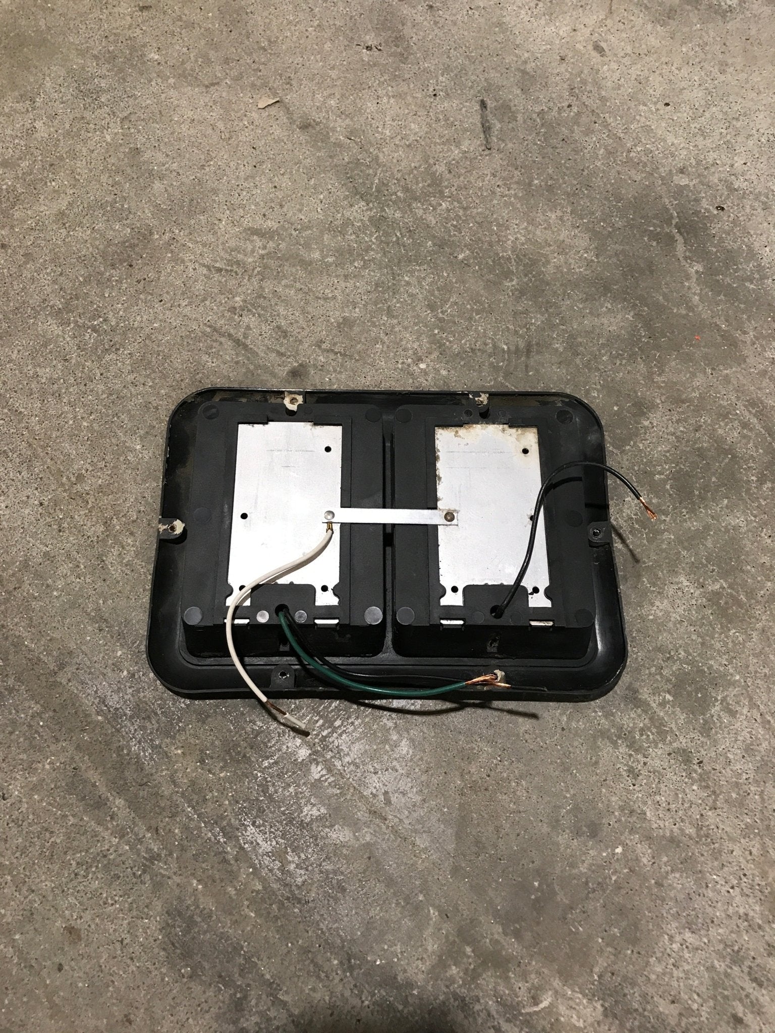 Used RV Tail Light Assembly - Image 2