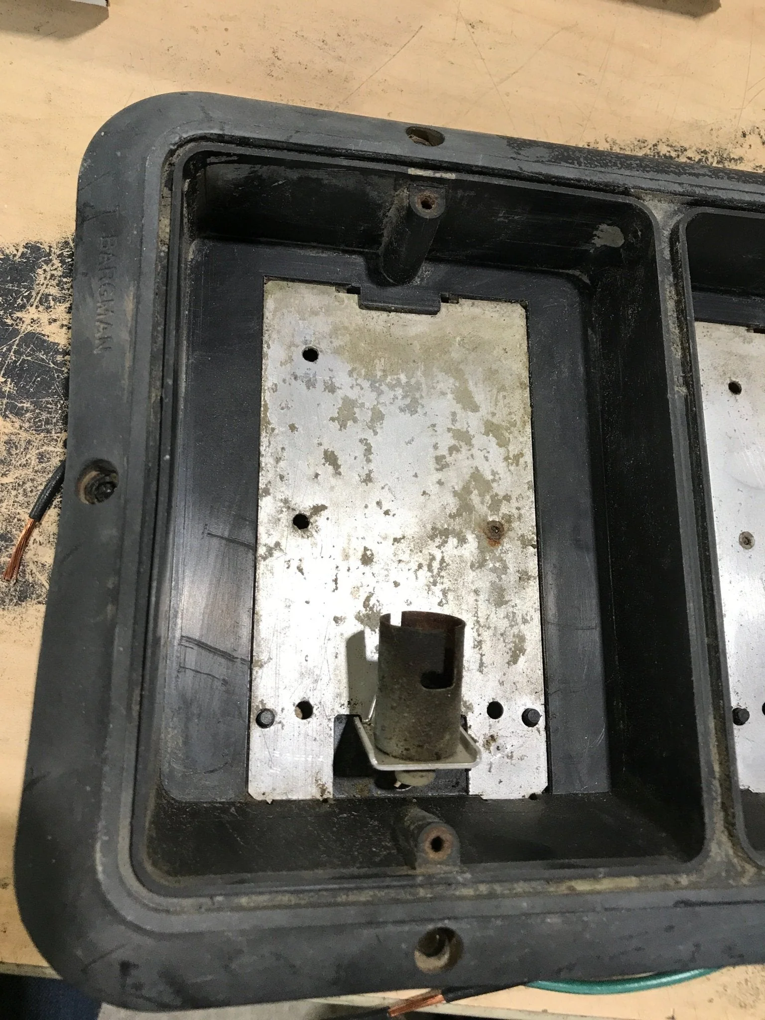 Used RV Tail Light Assembly - Image 5