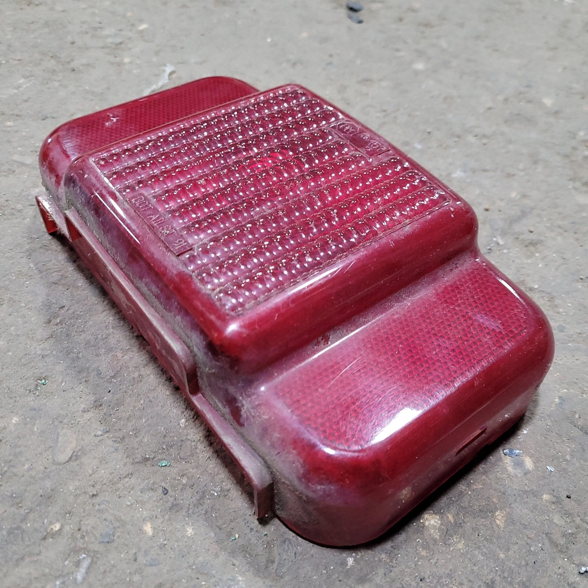 Used RV Tail Light Replacement Lens - Image 4