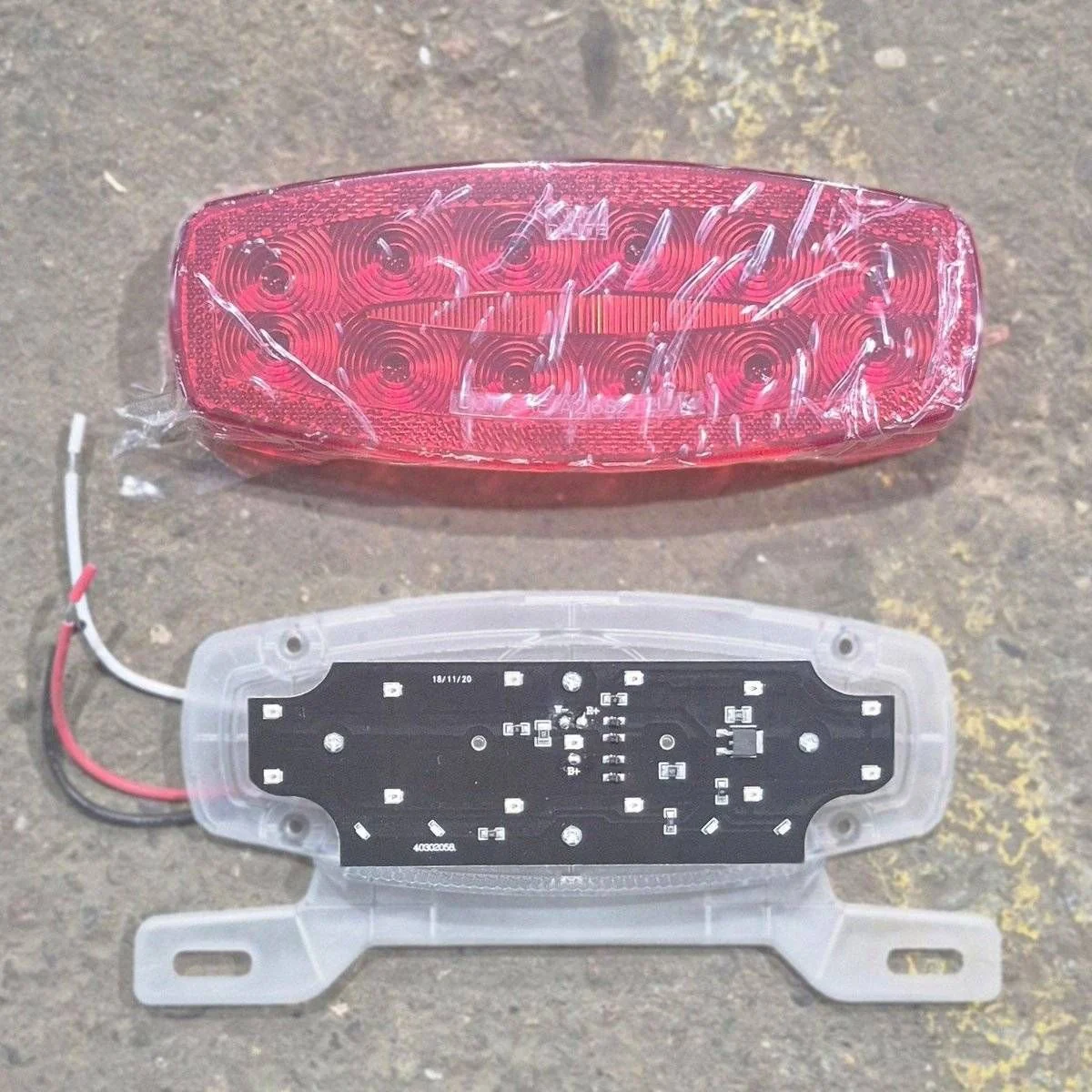 Used RV Tail Light Assembly, With License Plate Bracket, 8.625" x 4.125" x 1.25"- DOT SAE A2I6S2T2L 18 - Image 6