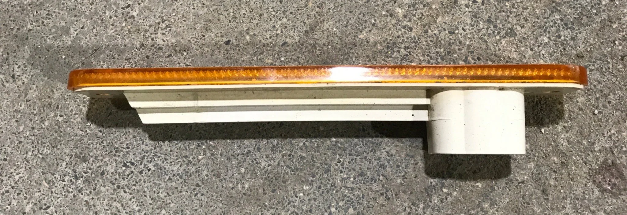 Used SAE AP2 73TK - FORD Replacement Marker Light Assembly - Amber - Image 5