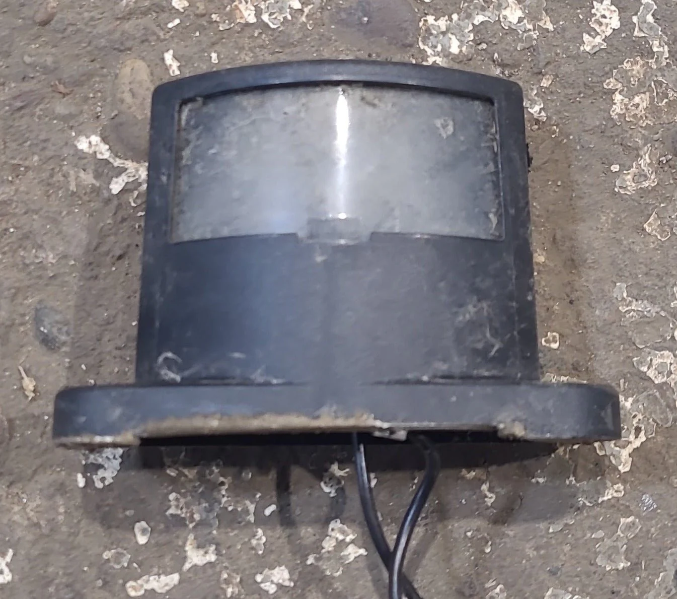 Used SAE L 95 Bargman 62 Series DOT Licence Plate Light, Black - Image 2
