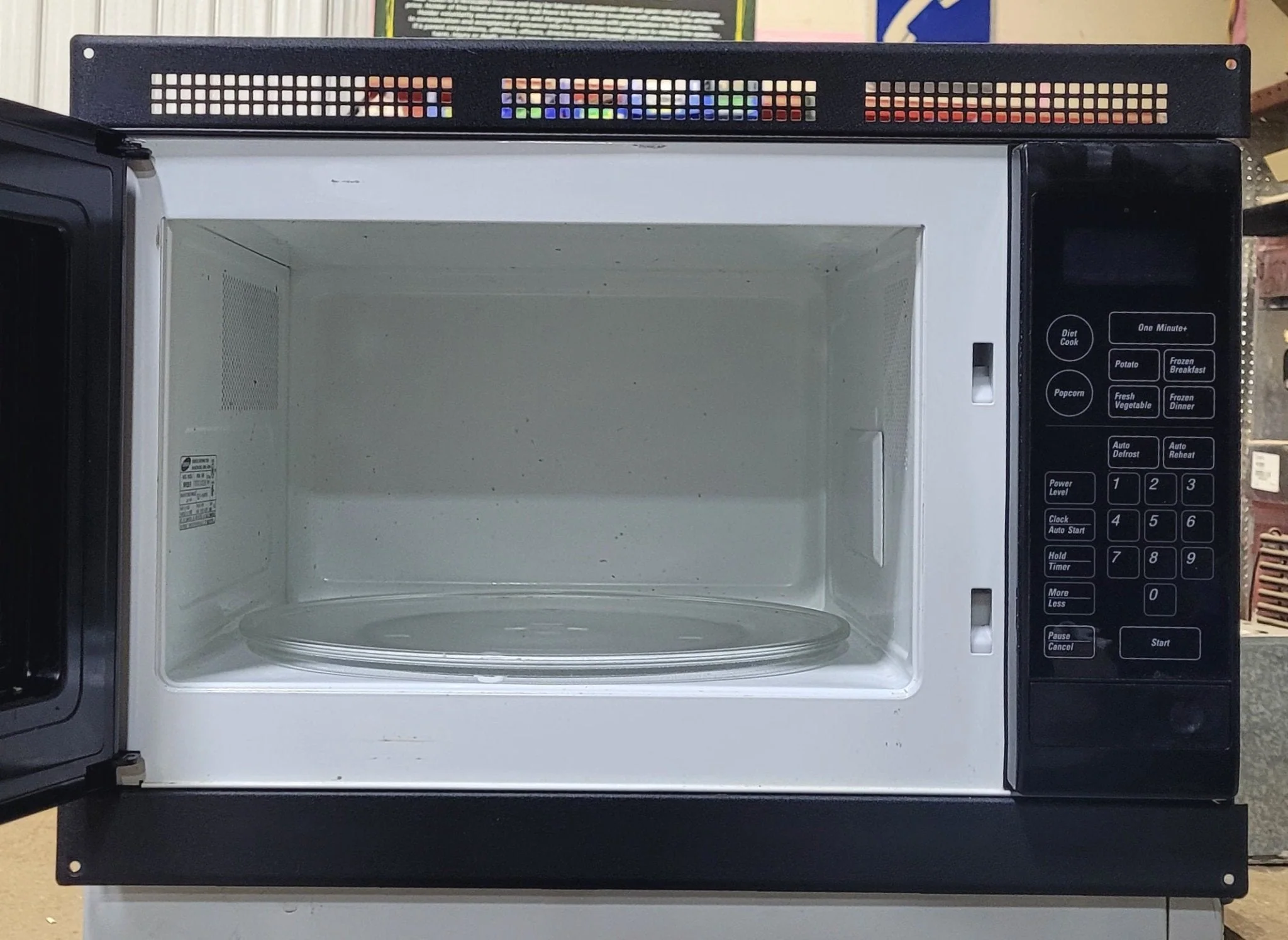 Used SAMSUNG RV Microwave 21 1/2" W x 12 3/4" H x 14 1/2" D - Image 4