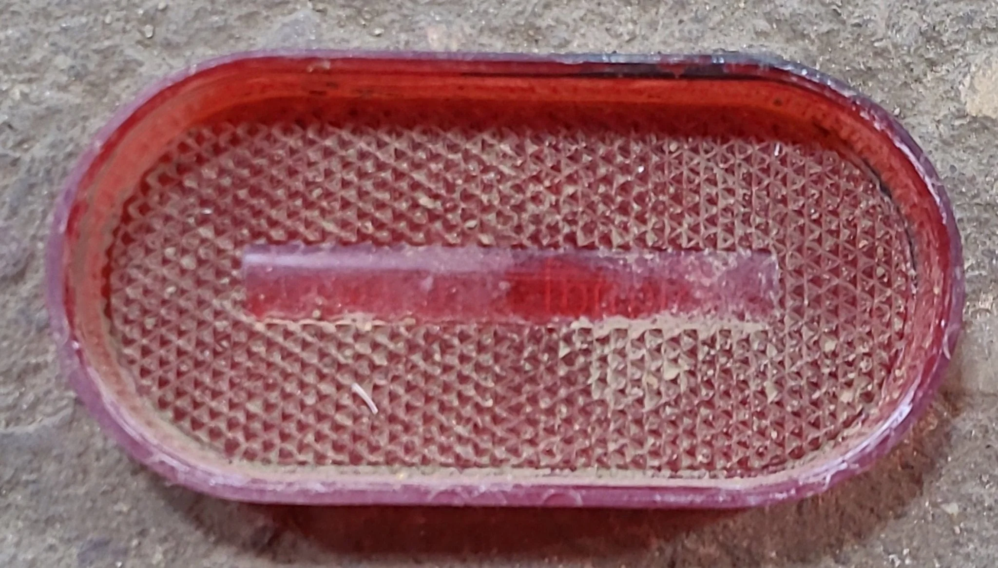 Used Signal Stat 8908 - SAE-A-P2-81 D.O.T. Marker Light Replacement Lens - Red - Image 3