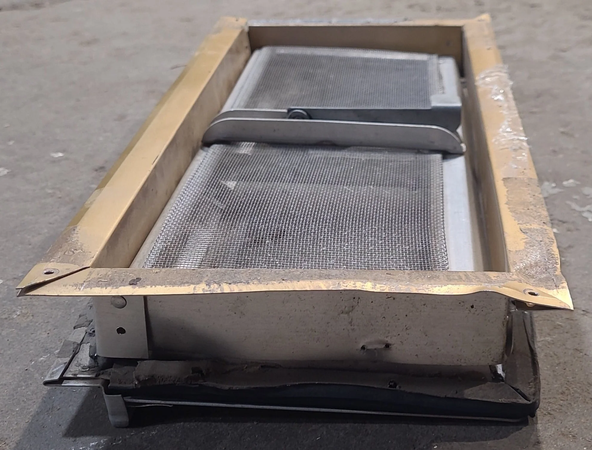 Used Silver Square Opening Window: 14 1/4" W x 6" H x 1 1/2" D - Image 5