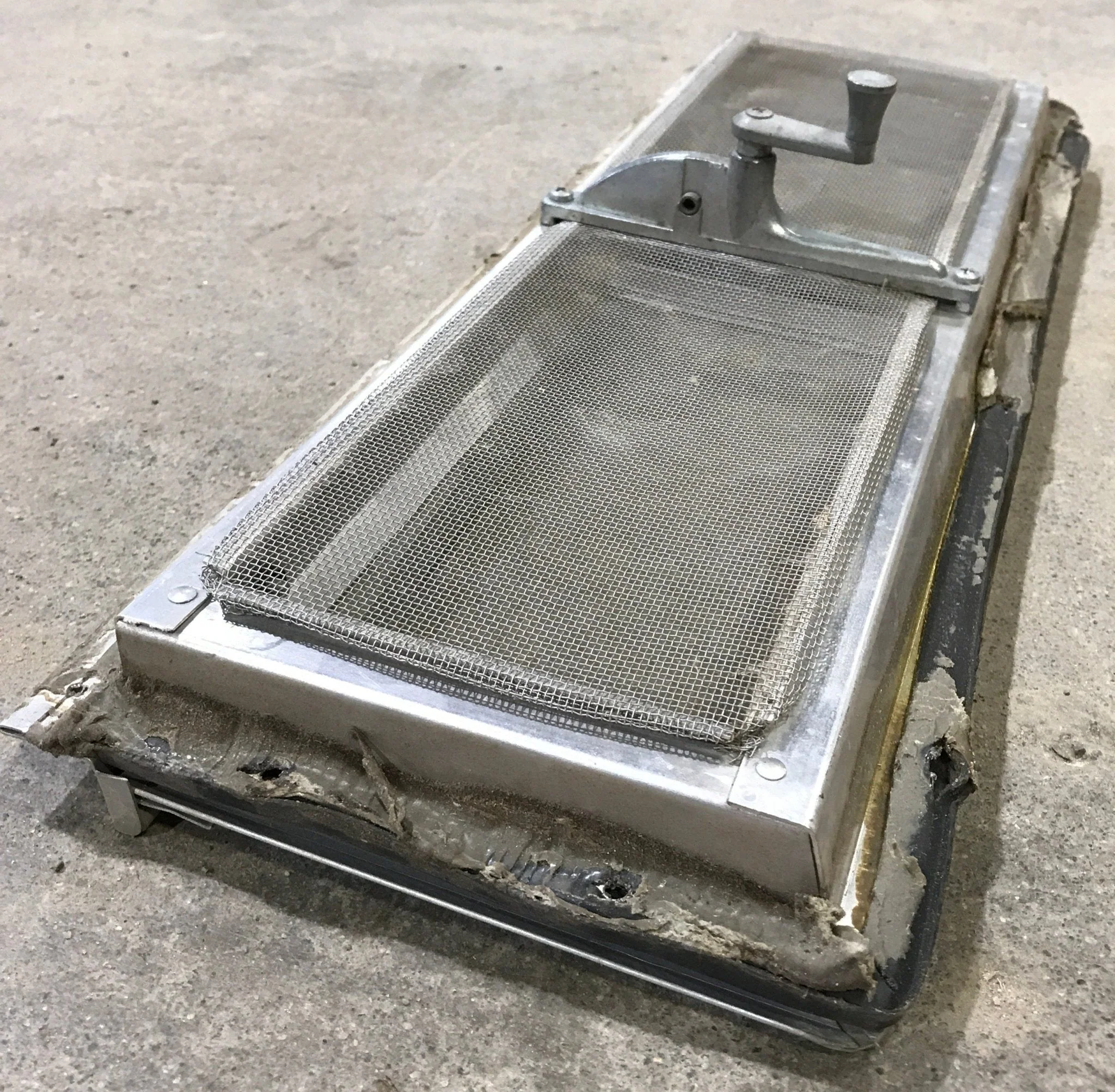 Used Silver Square Opening Window: 17 3/4" W x 5 1/2" H x 3/4" D - Image 7