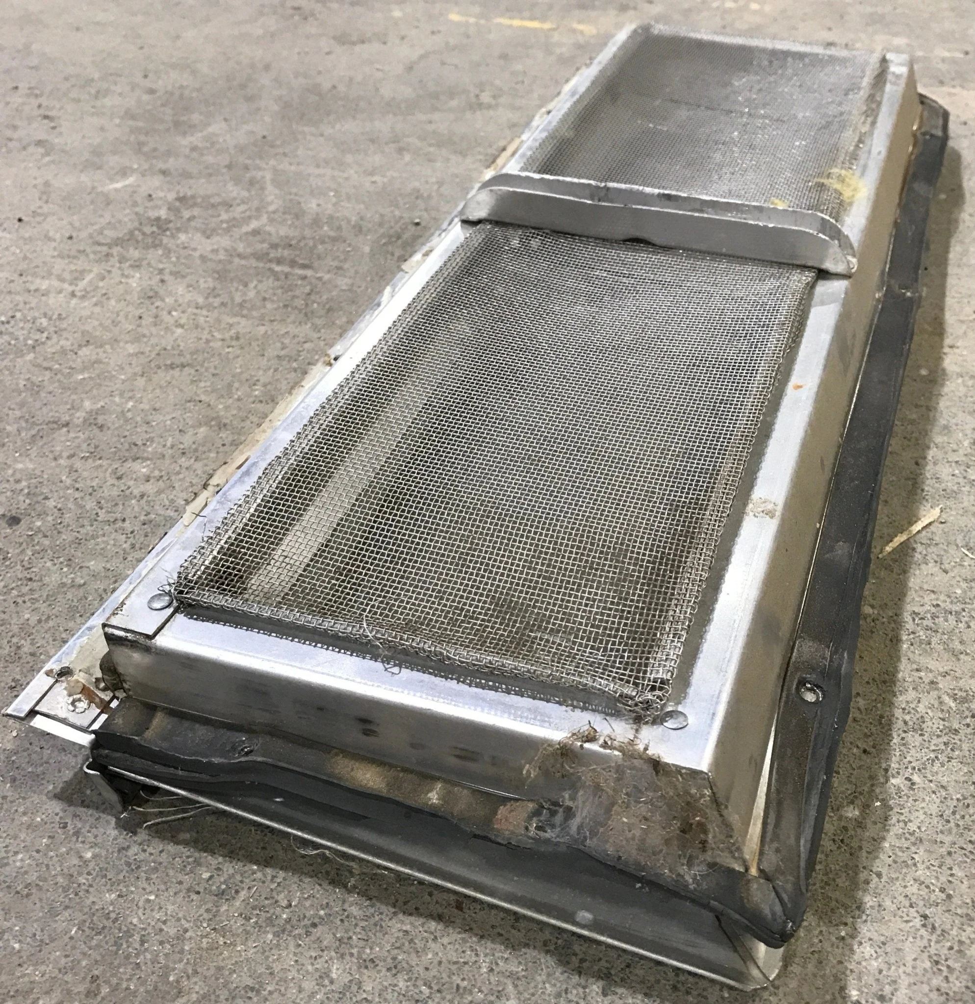 Used Silver Square Opening Window: 17 3/4" W x 5 1/2" H x 3/4" D - Image 7