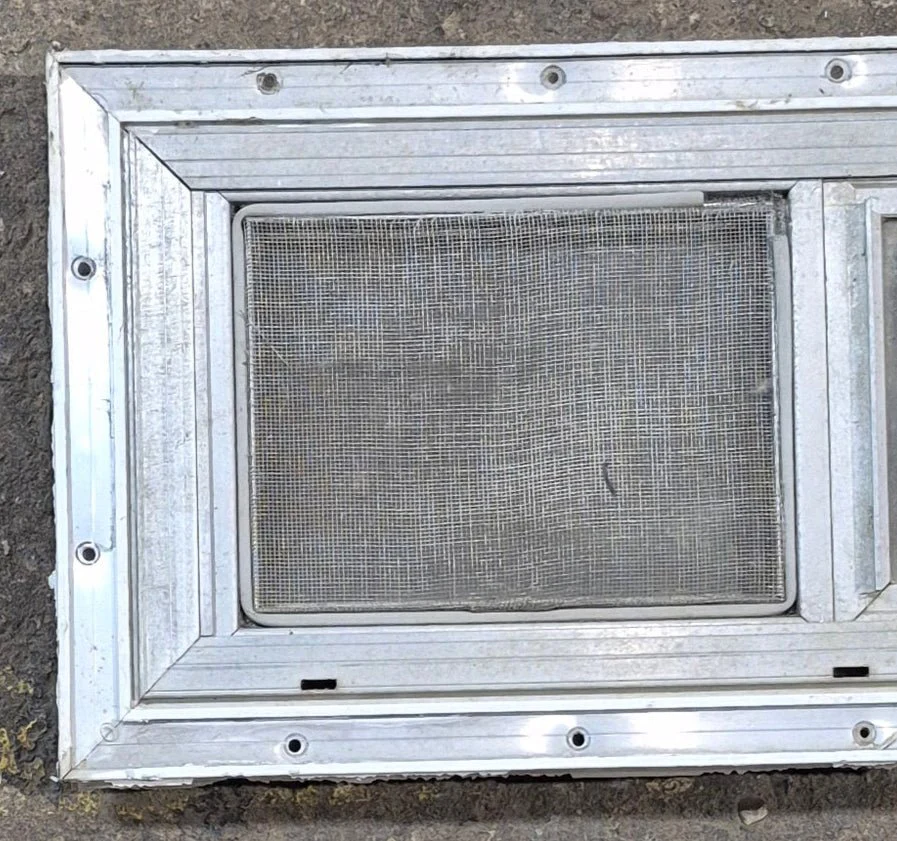 Used Silver Square Opening Window: 20" W x 8" H x 7/8" D - Image 3