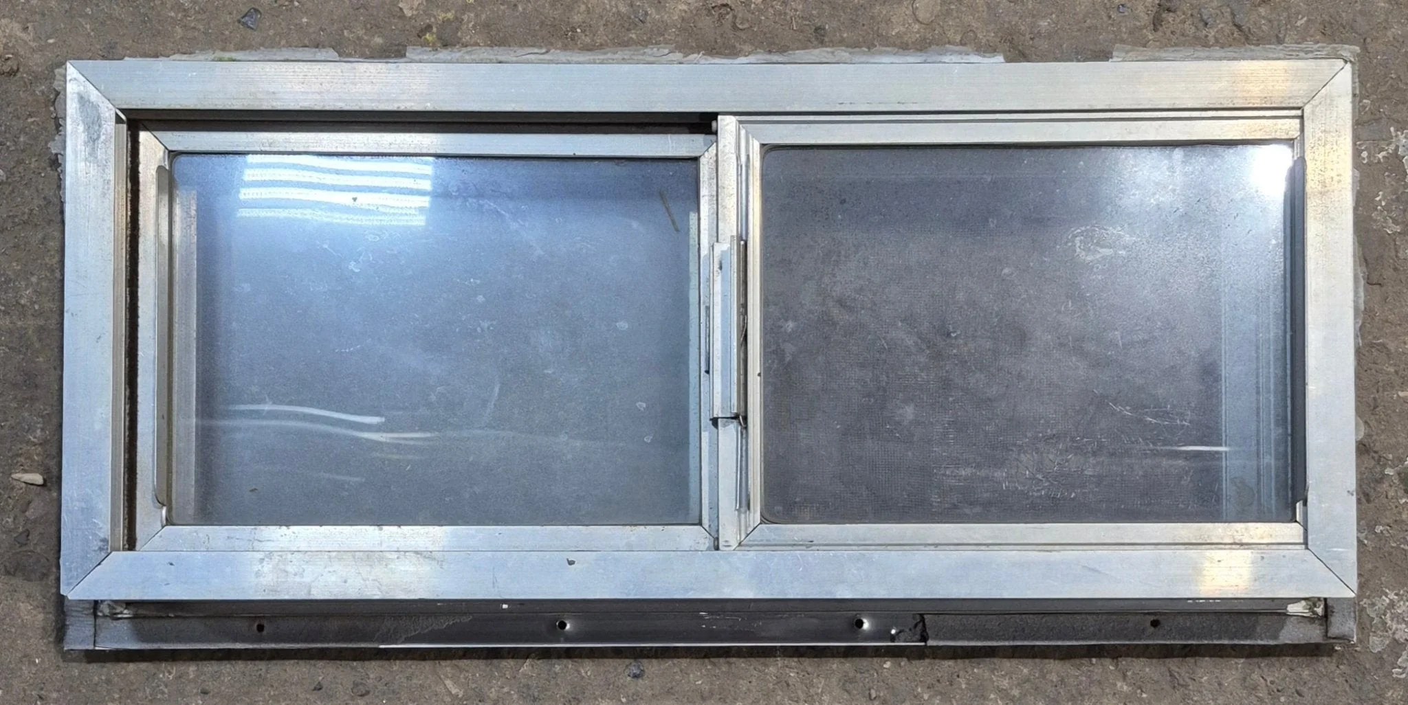 Used Silver Square Opening Window: 24" W x 10" H x 2 1/2" D - Image 5