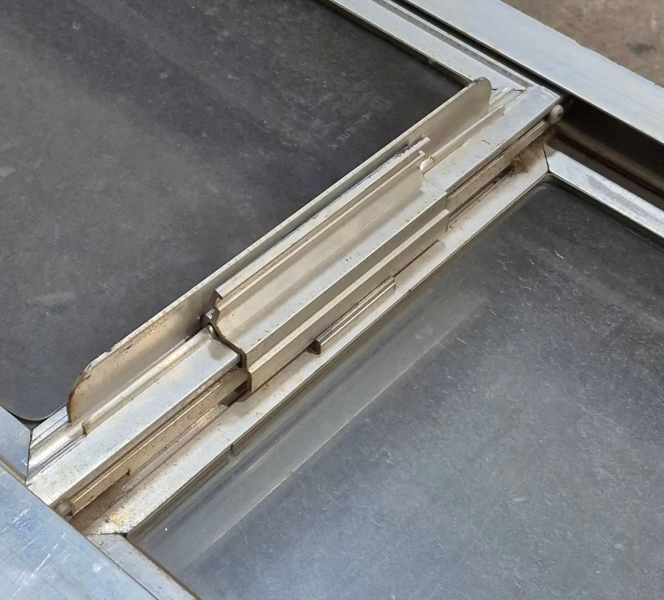 Used Silver Square Opening Window: 24" W x 10" H x 2 1/2" D - Image 8