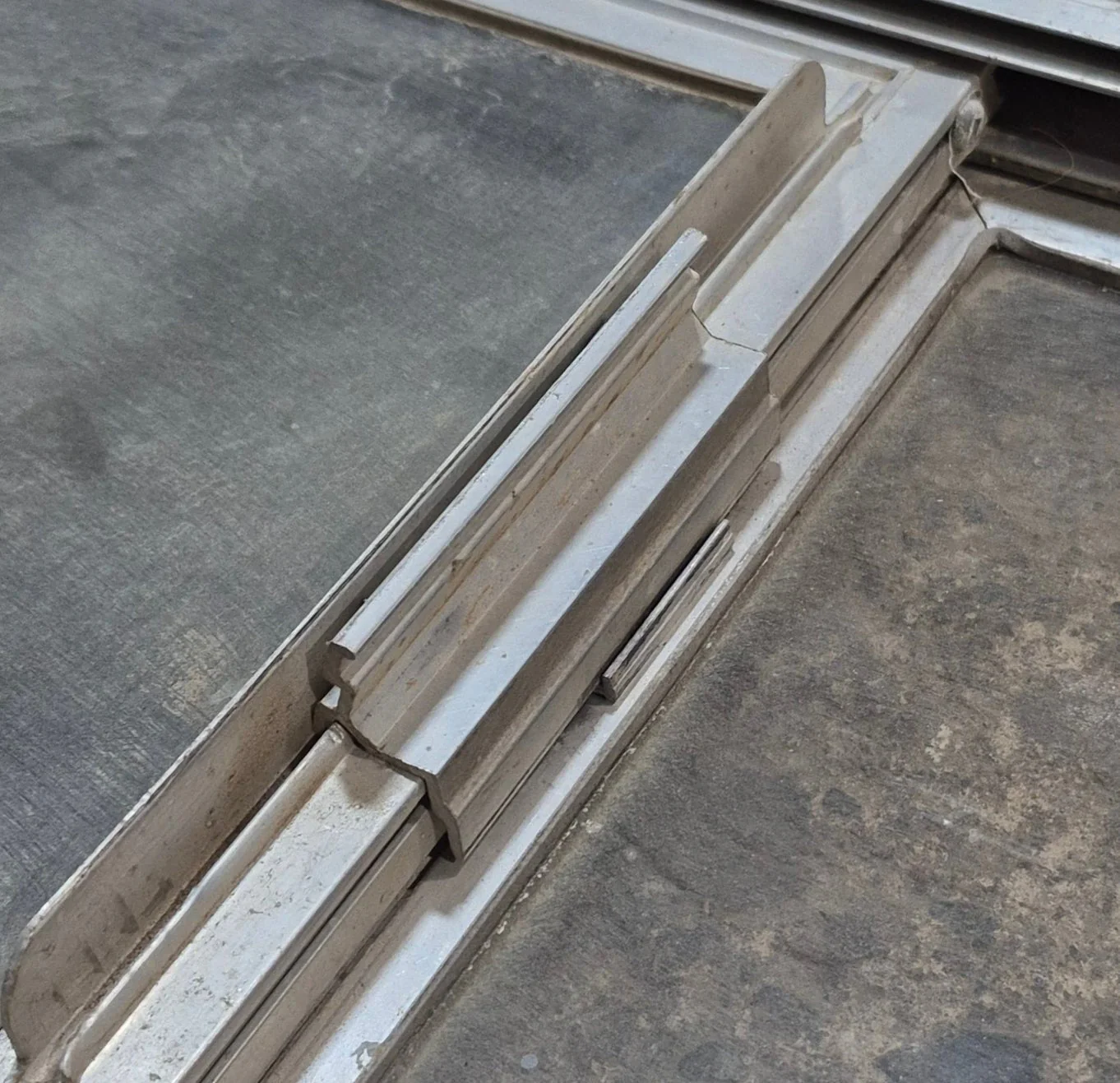 Used Silver Square Opening Window: 24" W x 10" H x 7/8" D - Image 8